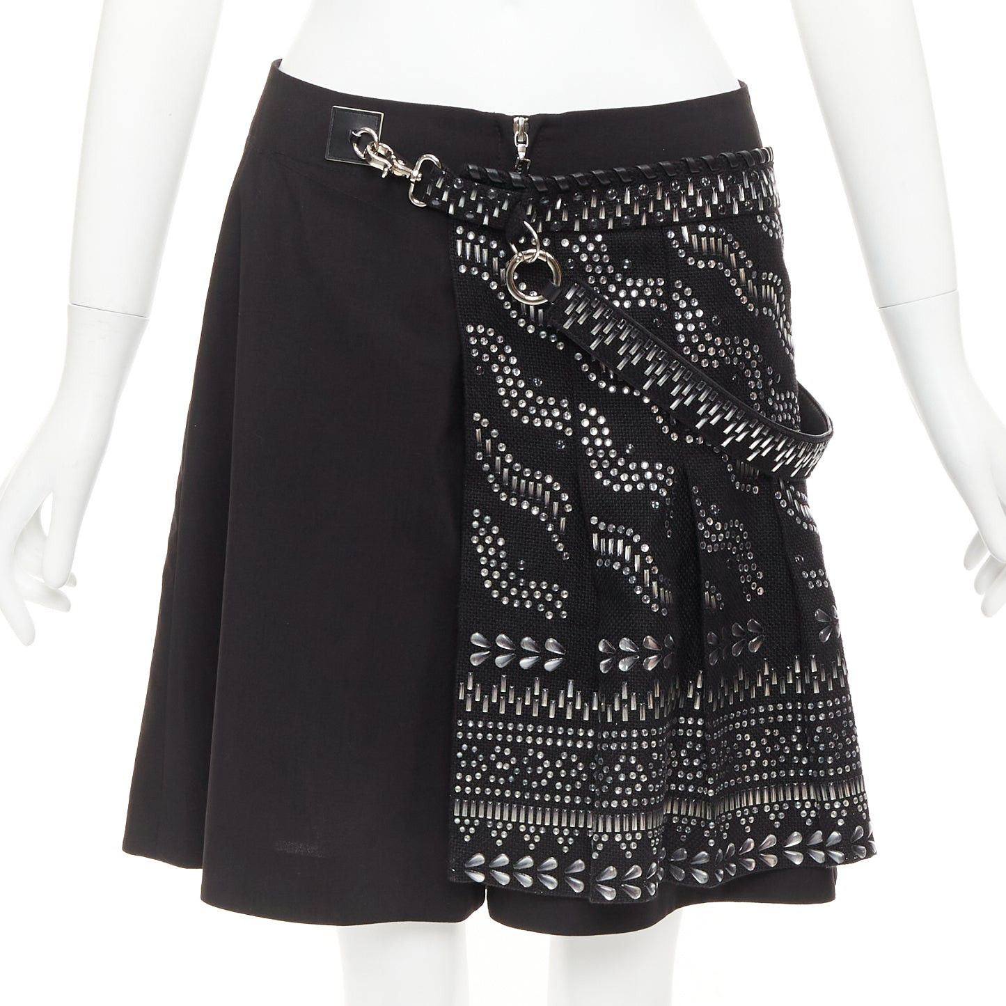 Louis Vuitton LOUIS VUITTON 2016 Runway black wool linen stud kilt shorts FR36 S Size 27" / US 4 / IT 40 - 1 Thumbnail