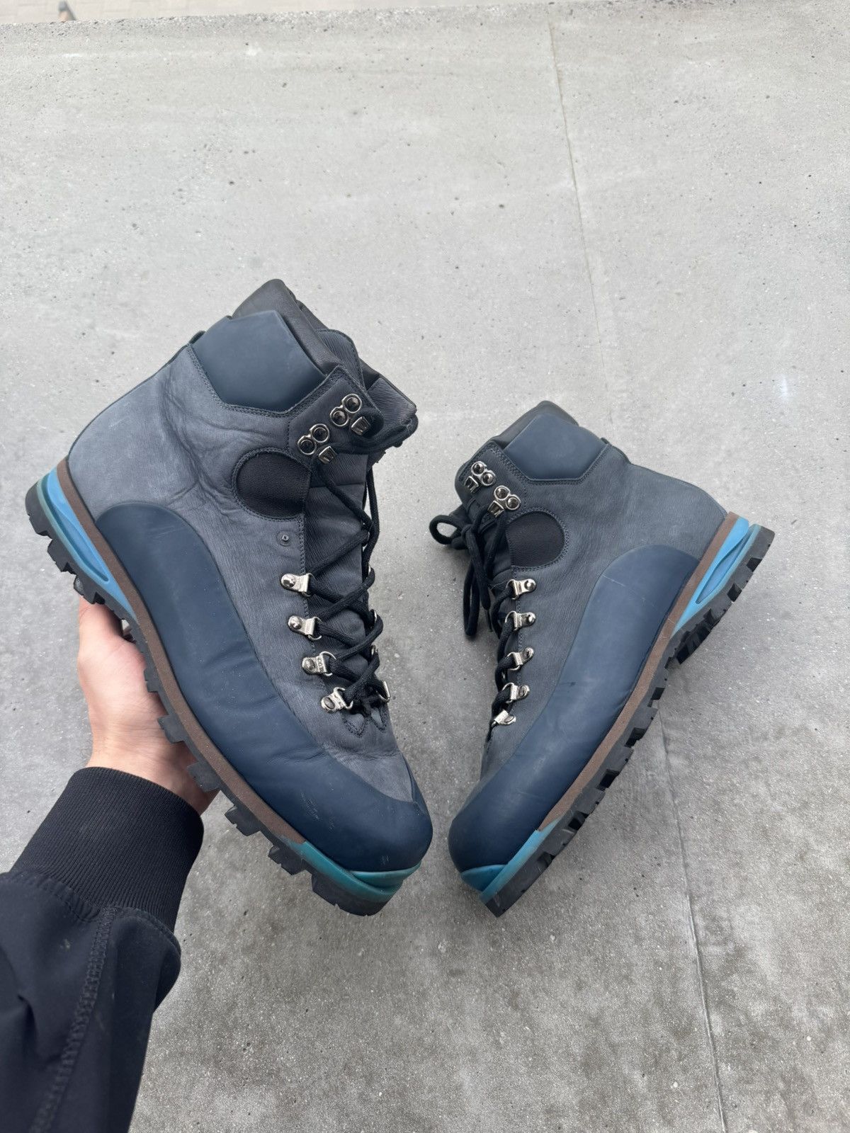Louis Vuitton Louis Vuitton Alpinist Hiking Navy Sneakers designer rare LV Size US 11 / EU 44 - 1 Thumbnail