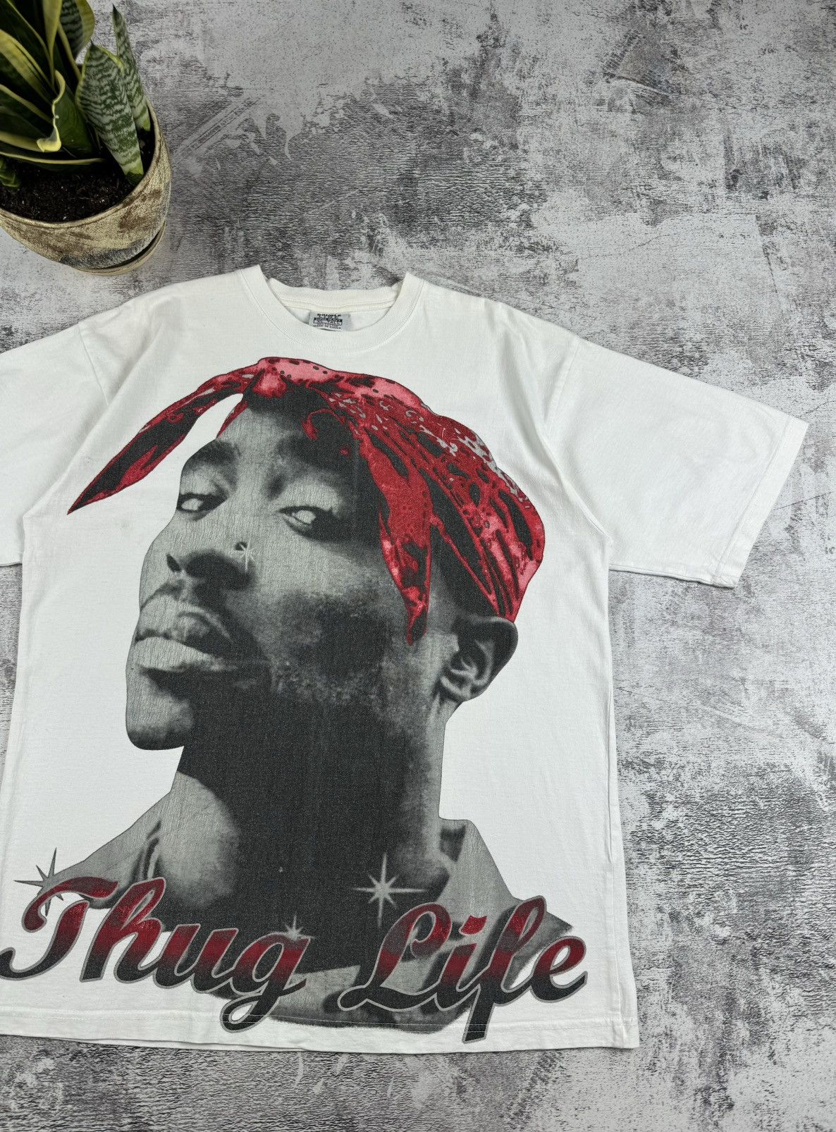 Band Tees 2Pac Shakur Thug Life Big Logo RARE Hip Hop USA T Shirt Size US XL / EU 56 / 4 - 3 Thumbnail