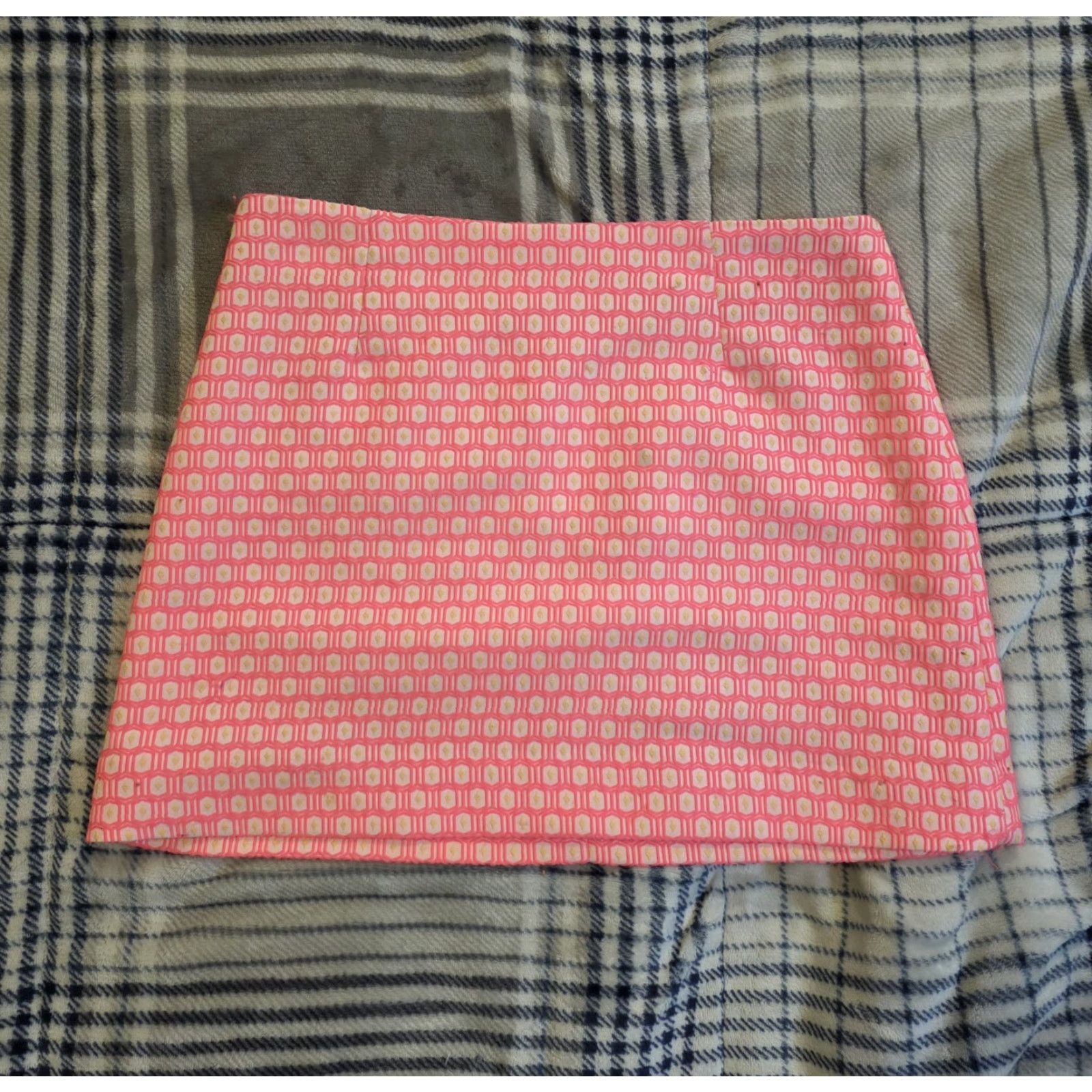 Lilly Pulitzer Lilly Pulitzer Tate Mini Skirt Hotty Pink Geo Jacquard Lined Women's Size 2 Pink Mini Skirt Casual Party/Cocktail Summer Spring Fall 2 Womens Size 26" / US 2 / IT 38 - 2 Thumbnail