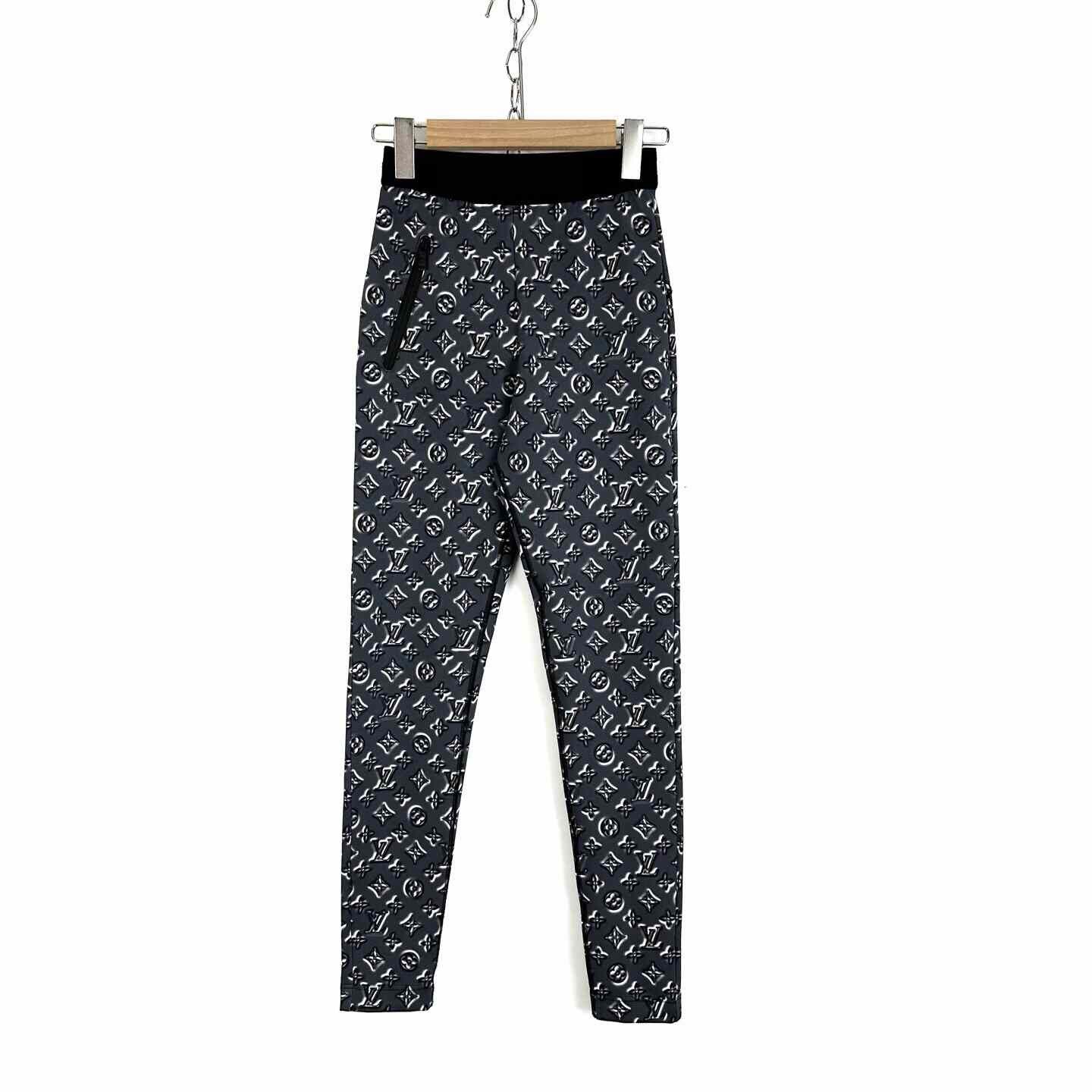 Louis Vuitton Louis Vuitton Gray Monogram Logo Yoga Pants Size 34" / US 12 / IT 48 - 1 Thumbnail