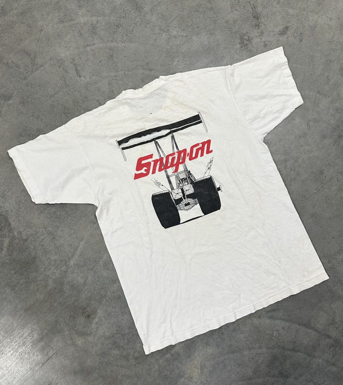 Fruit Of The Loom Vintage Thrashed Snap-On Tee Size US XL / EU 56 / 4 - 2 Thumbnail