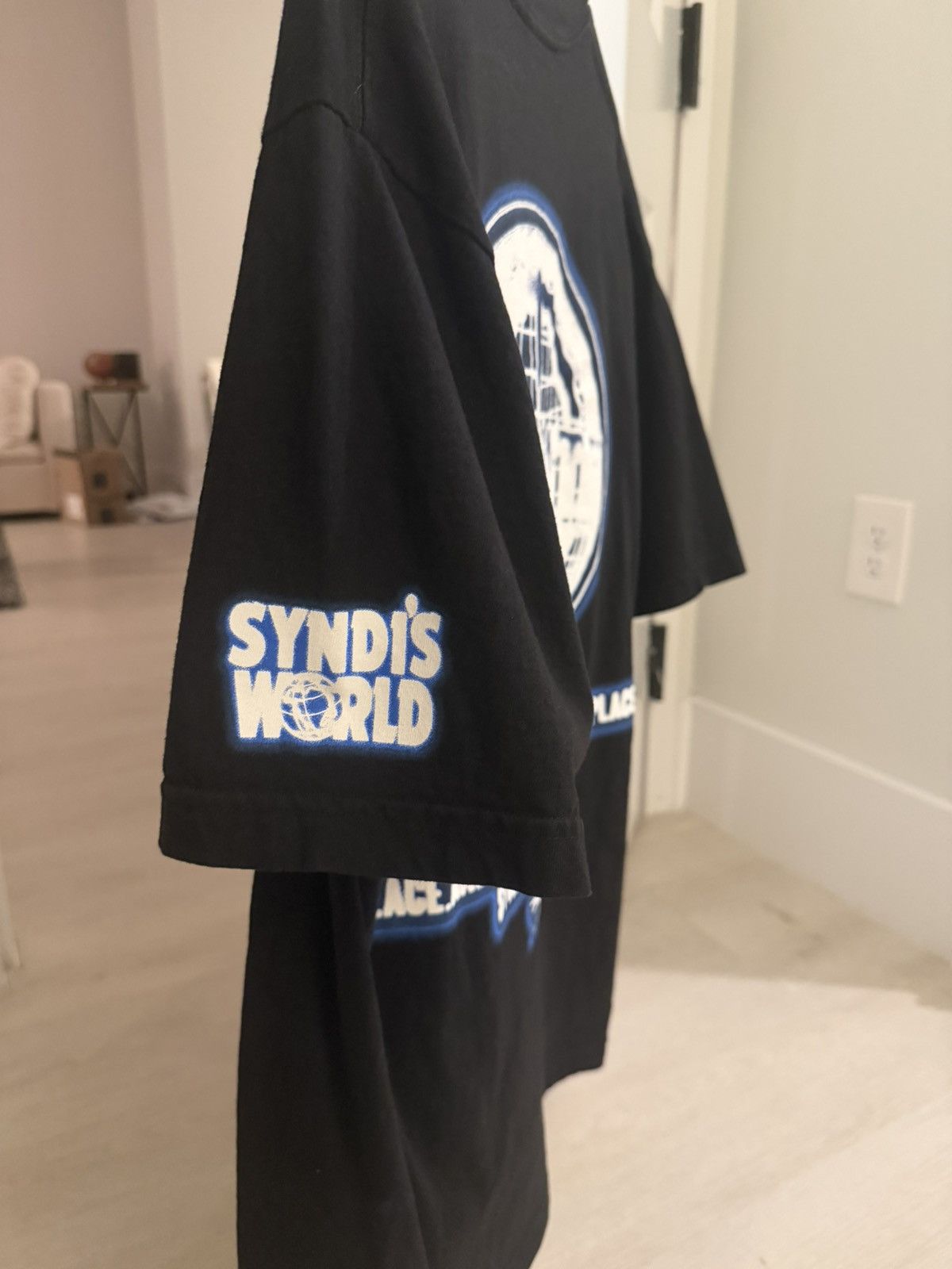Syndicate Syndi’s world Museum Tee Size US L / EU 52-54 / 3 - 3 Thumbnail
