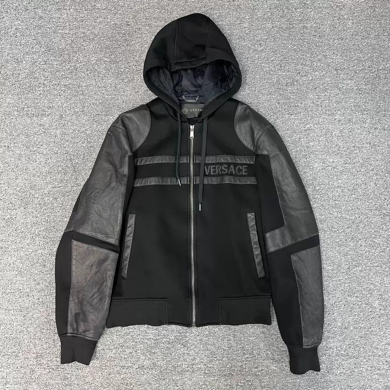 Versace Versace Black sheepskin hooded coat Size US M / EU 48-50 / 2 - 1 Thumbnail