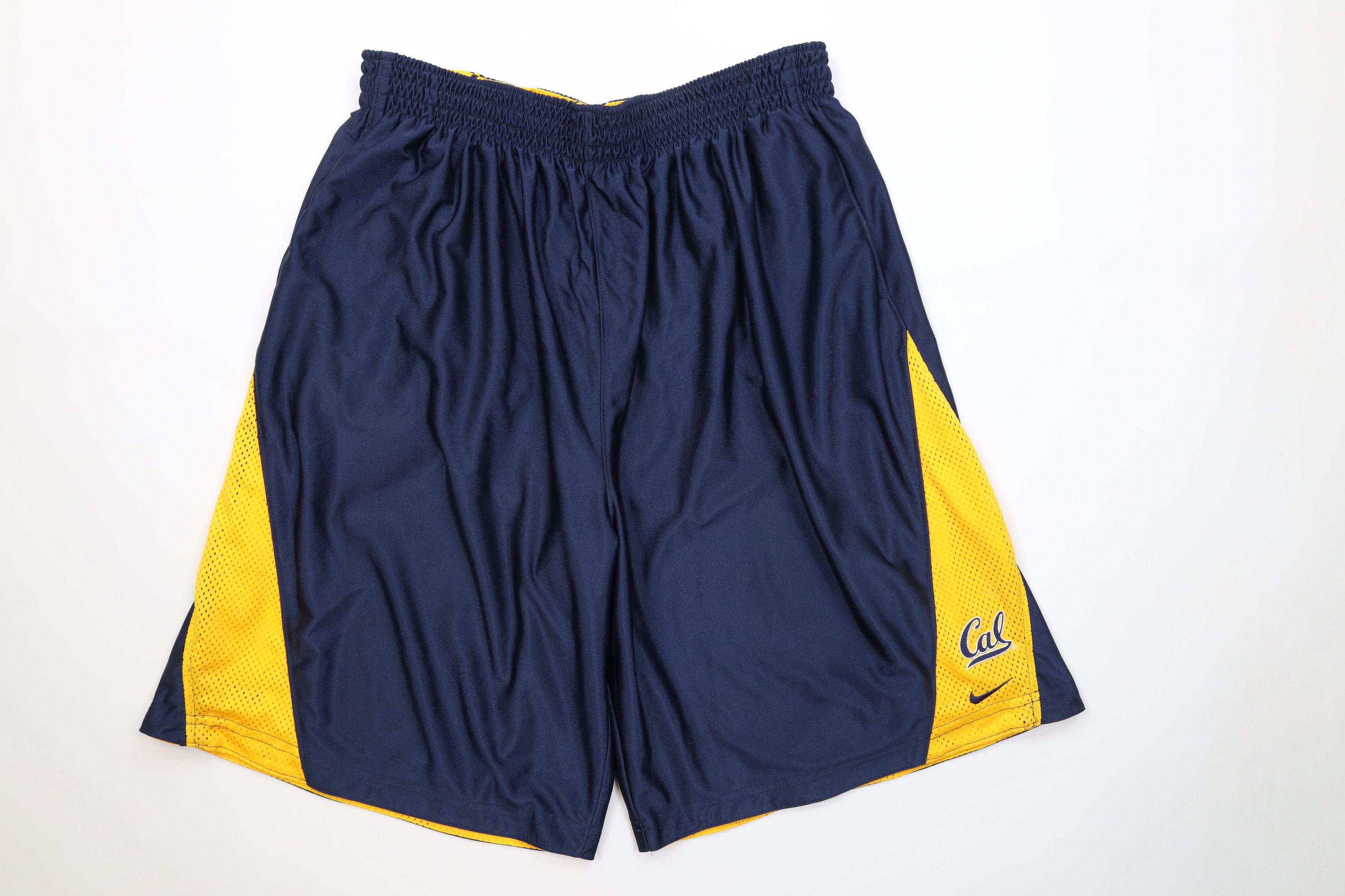 Nike Vintage Nike Reversible University of California Shorts Size US 38 / EU 54 - 1 Thumbnail