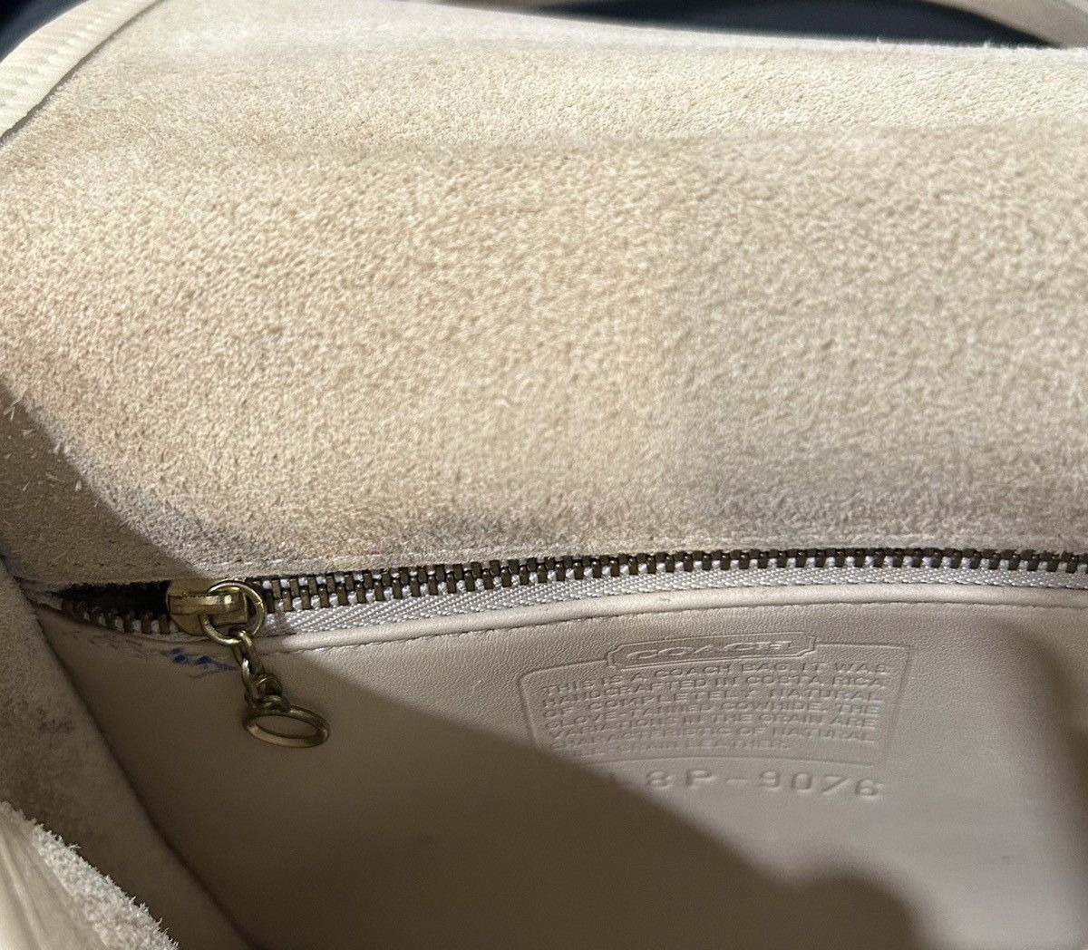 Coach Vtg coach leather lock bag cream rare y2k style ysl louis Size ONE SIZE - 4 Thumbnail