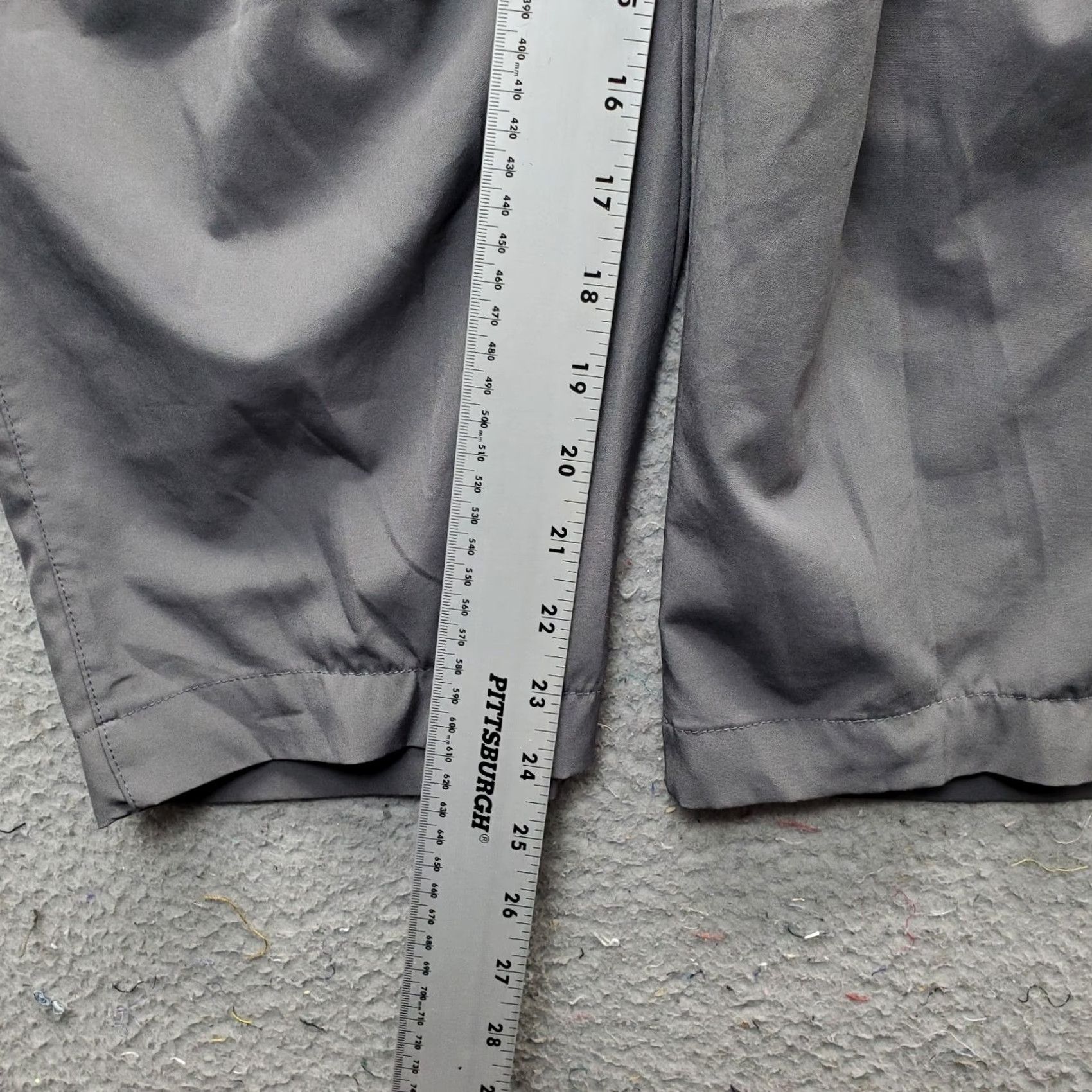Vintage DK Hiking Pants Womens XL Gray Quick Dry Drawcord Adjustable Waist Zipped Pocket Pants Womens XL Gray Quick Dry Drawcord Pocket Size 40" / US 18 - 6 Thumbnail