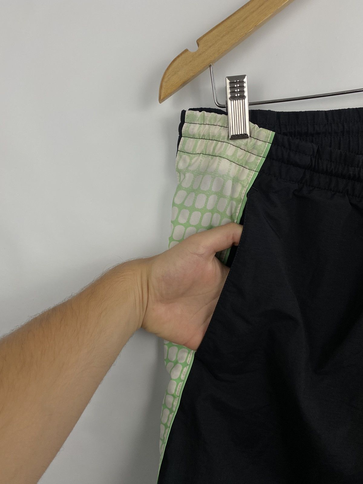 Nike 🇺🇸 Vintage 90s Nike Nylon Shorts Rare Retro Hype Y2K Size US 32 / EU 48 - 4 Thumbnail