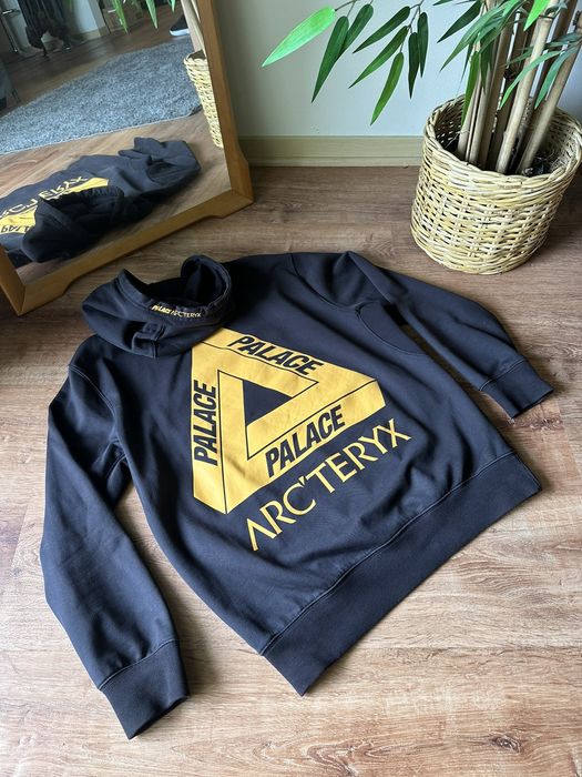 Palace tri best sale ferg hoodie black