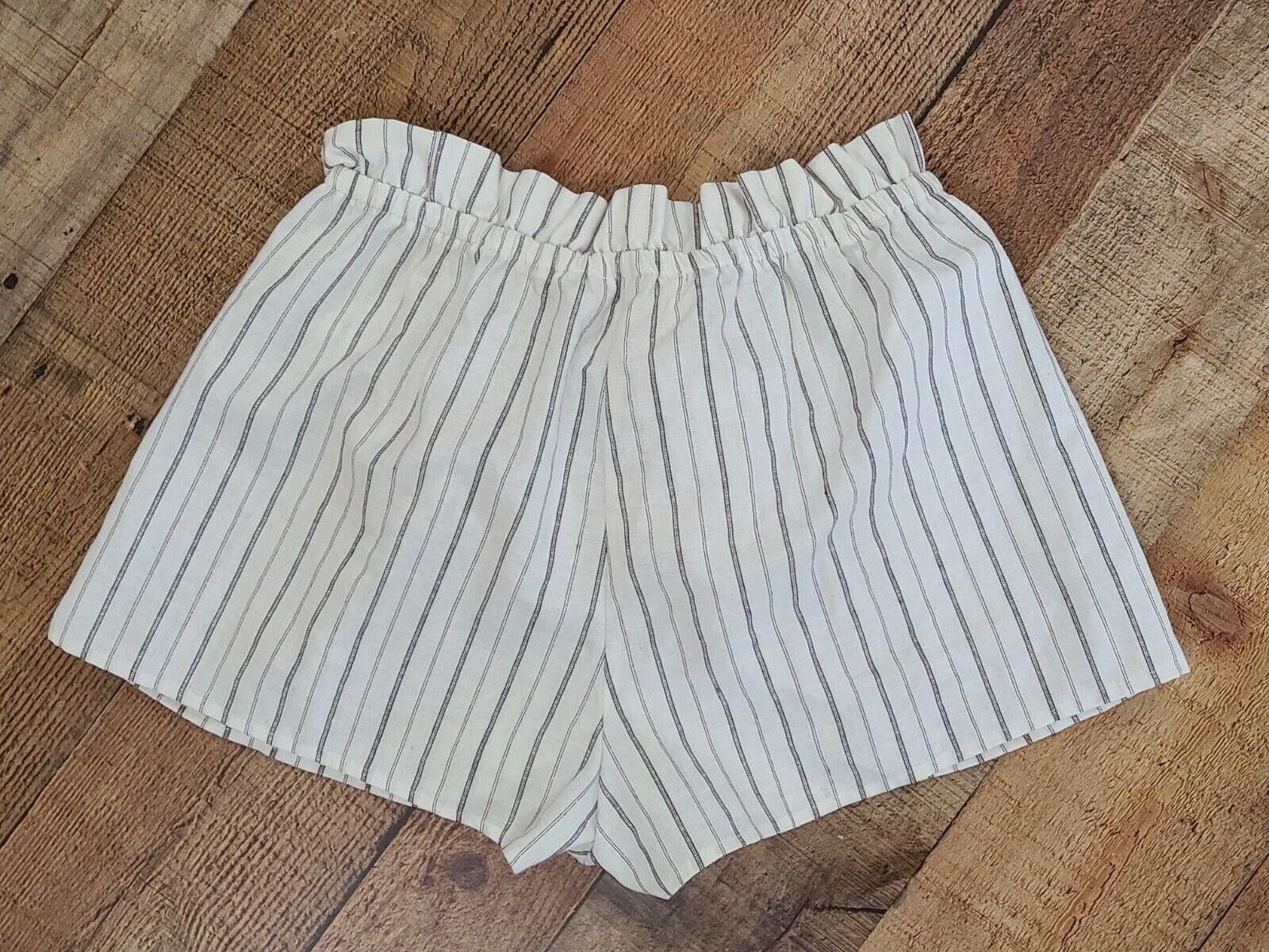 Other Love Tree Shorts Medium White With Gray Stripes high waist Size 32" / US 10 / IT 46 - 2 Thumbnail