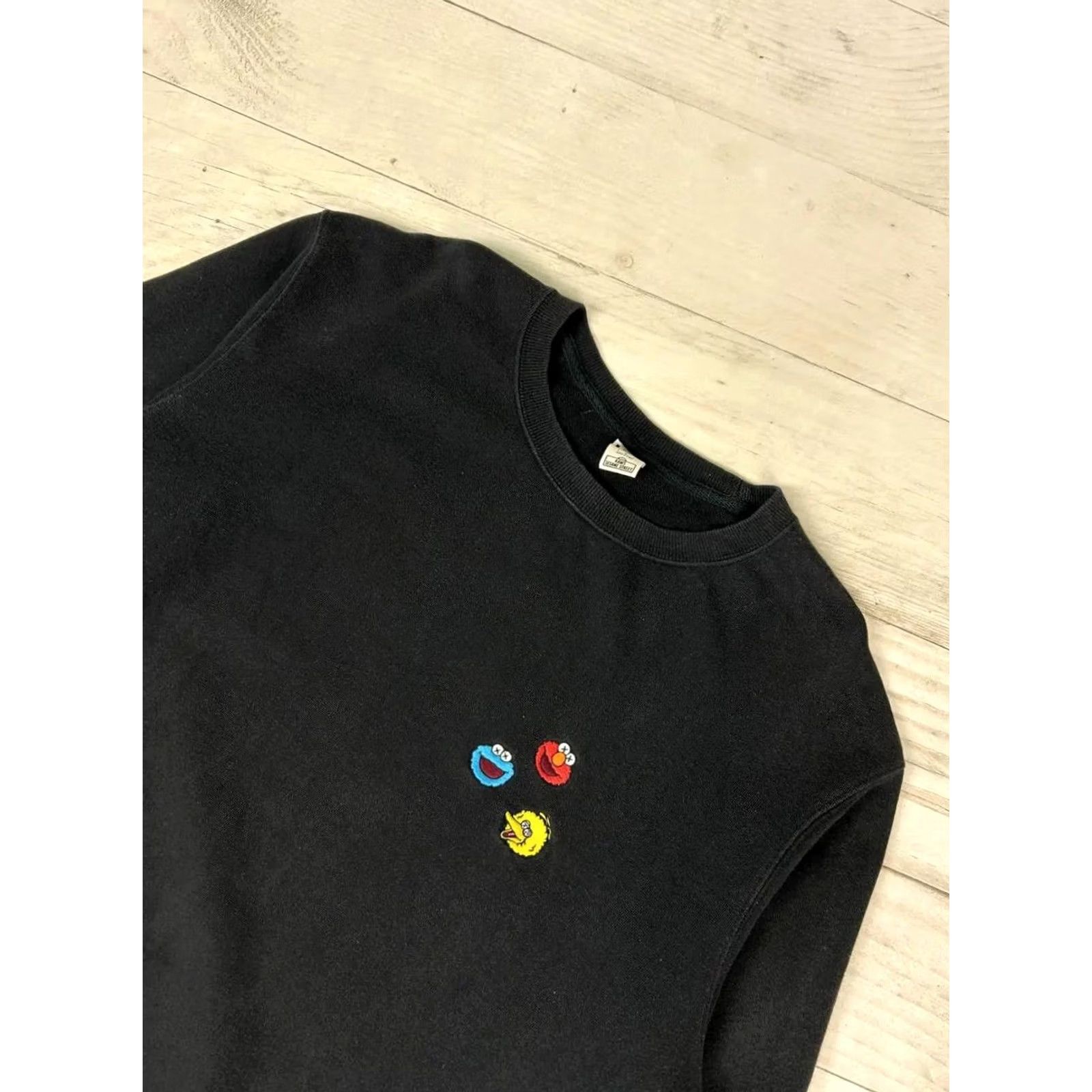 Uniqlo Uniqlo Sweatshirt Kaws Sesame Street Sweatshirt Men SZ L black Size US L / EU 52-54 / 3 - 2 Thumbnail