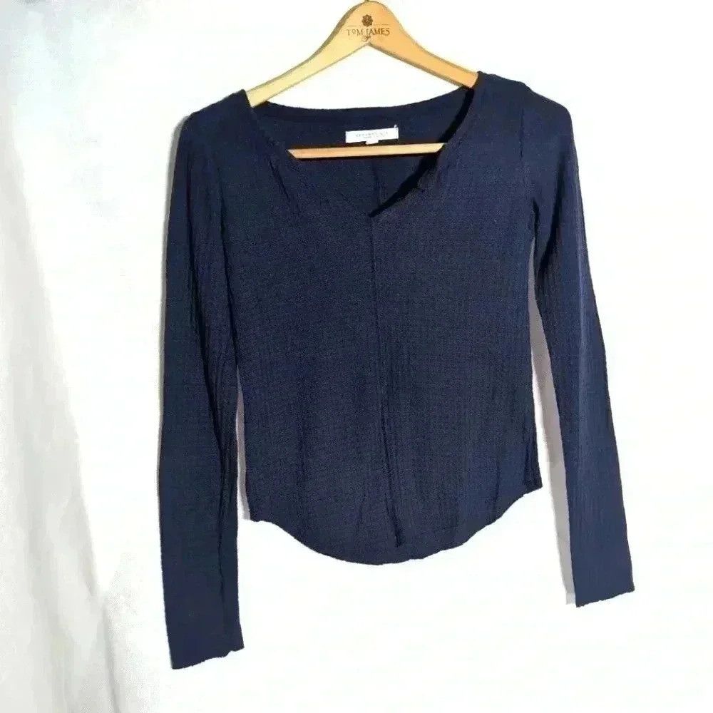 Aeropostale Aeropostale Sweater Blue V neck long sleeve sz XS Size XS / US 0-2 / IT 36-38 - 1 Thumbnail