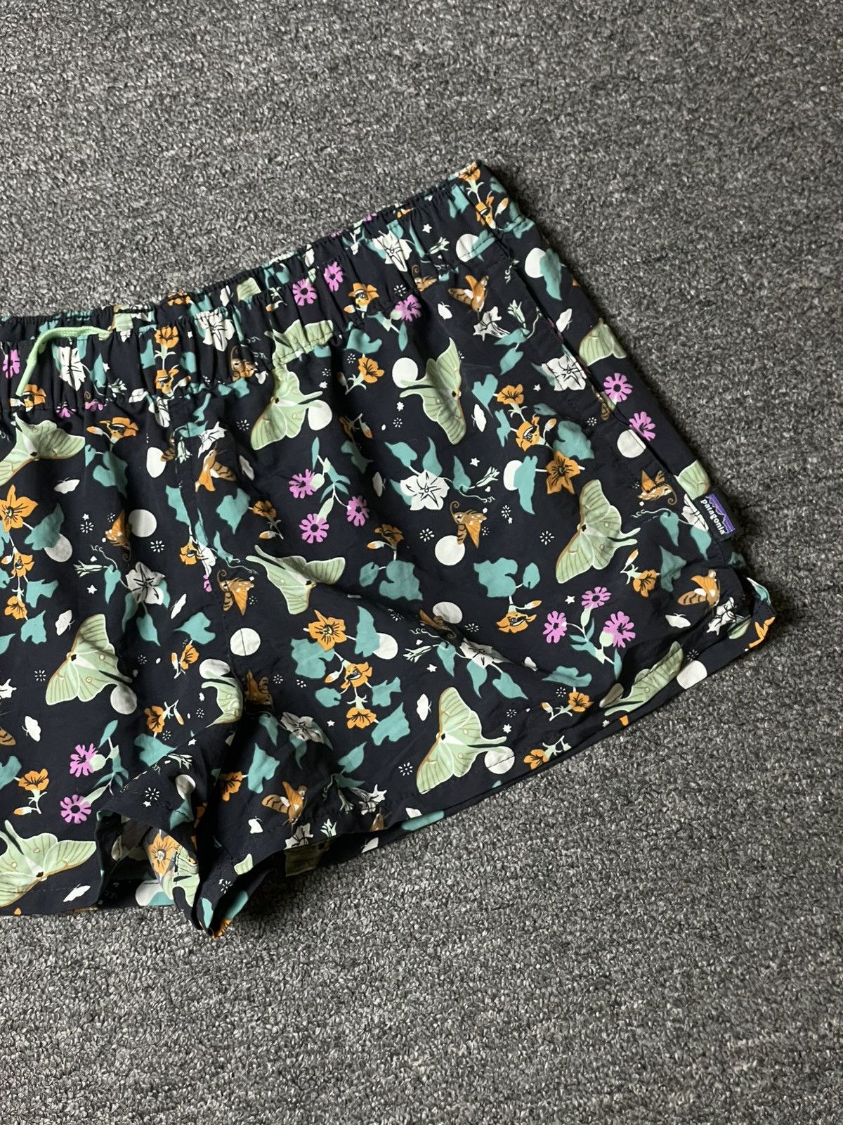 Japanese Brand × Patagonia × Vintage Patagonia Women’s Barely Baggies Shorts (112) Size 28" / US 6 / IT 42 - 3 Thumbnail