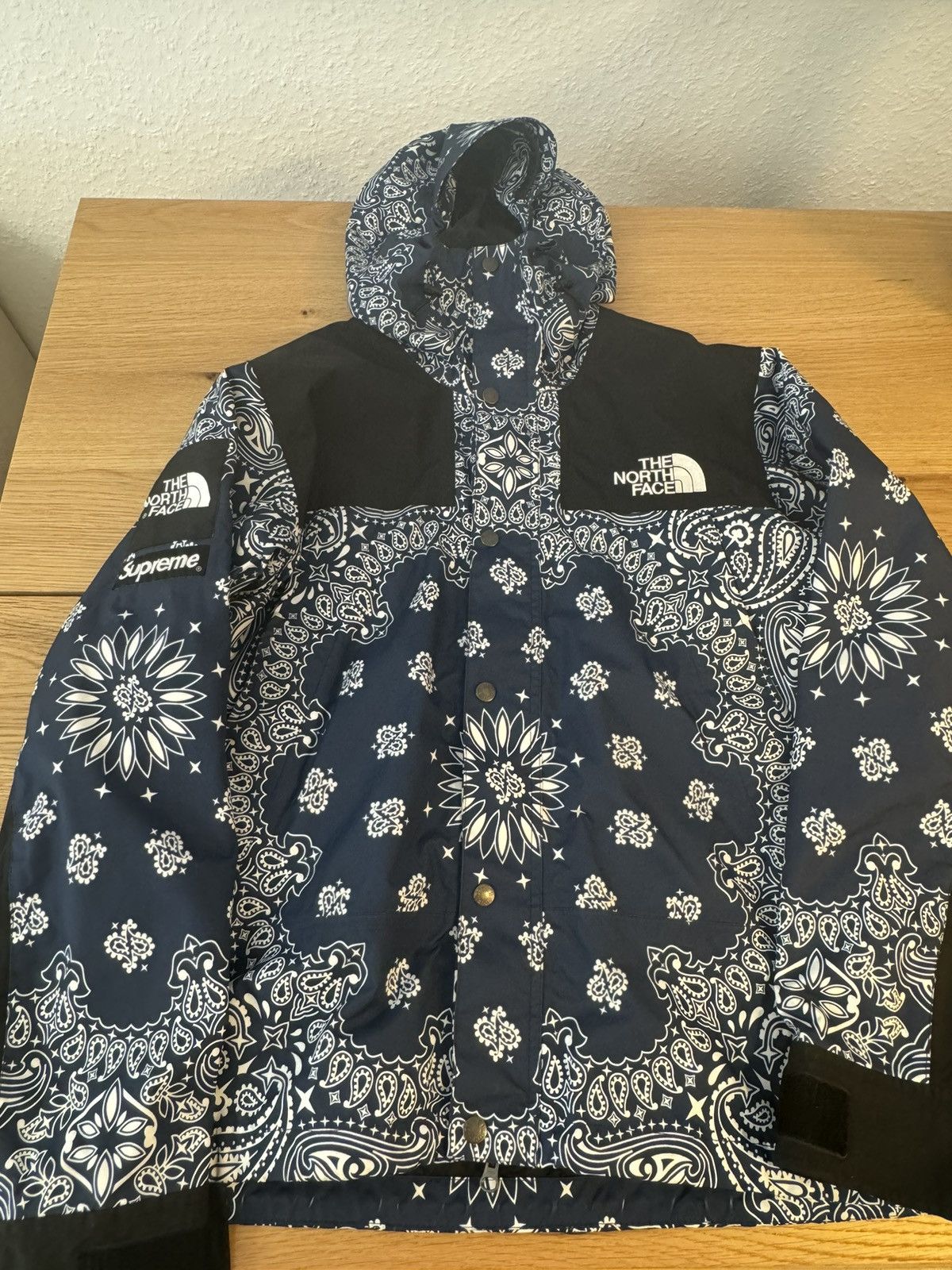 【極美品】supreme north Face Bandana Mountain Supreme x The North Face Bandana Mountain Jacket Red SUP-FW14-637