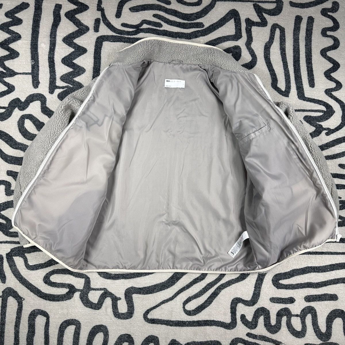 Asos Asos Design Face Design White and Grey Fleece Jacket Size L Size US L / EU 52-54 / 3 - 2 Thumbnail