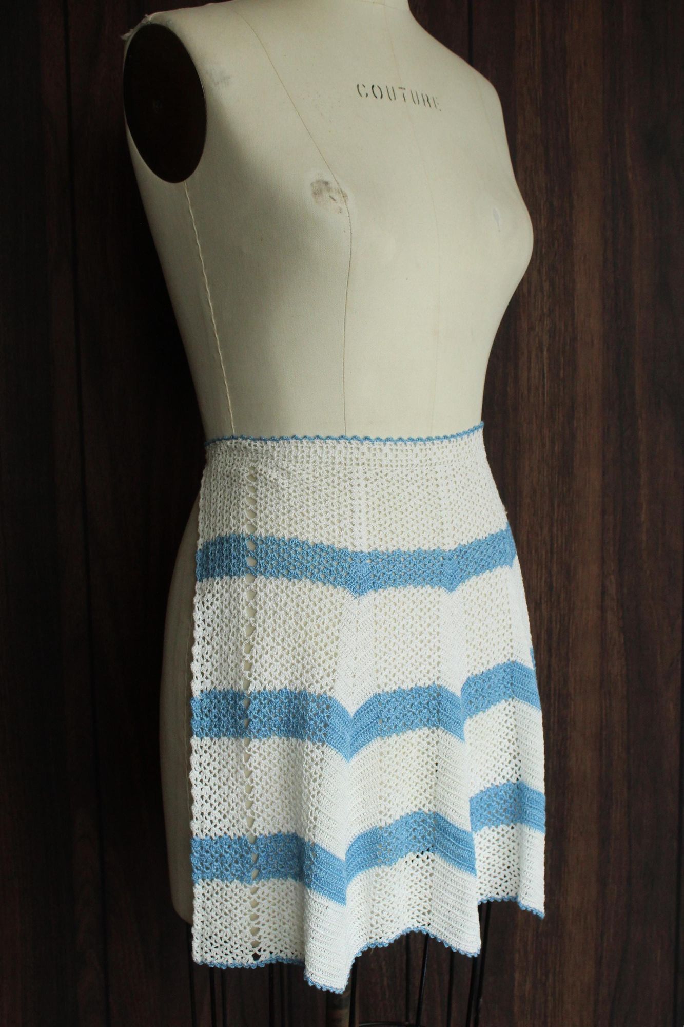Vintage Vintage 1950s 1960s Half Apron, Crocheted in White and Blue, Size ONE SIZE - 6 Thumbnail