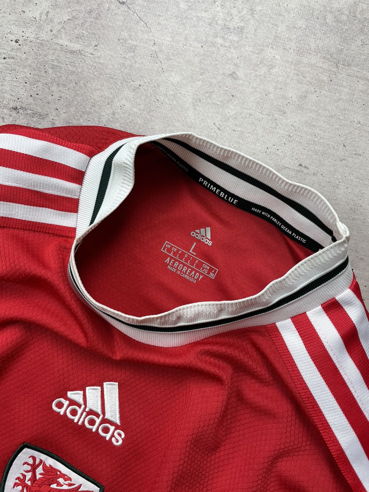 Adidas Adidas Wales 22/2023 kit centre logo Size US L / EU 52-54 / 3 - 8 Thumbnail