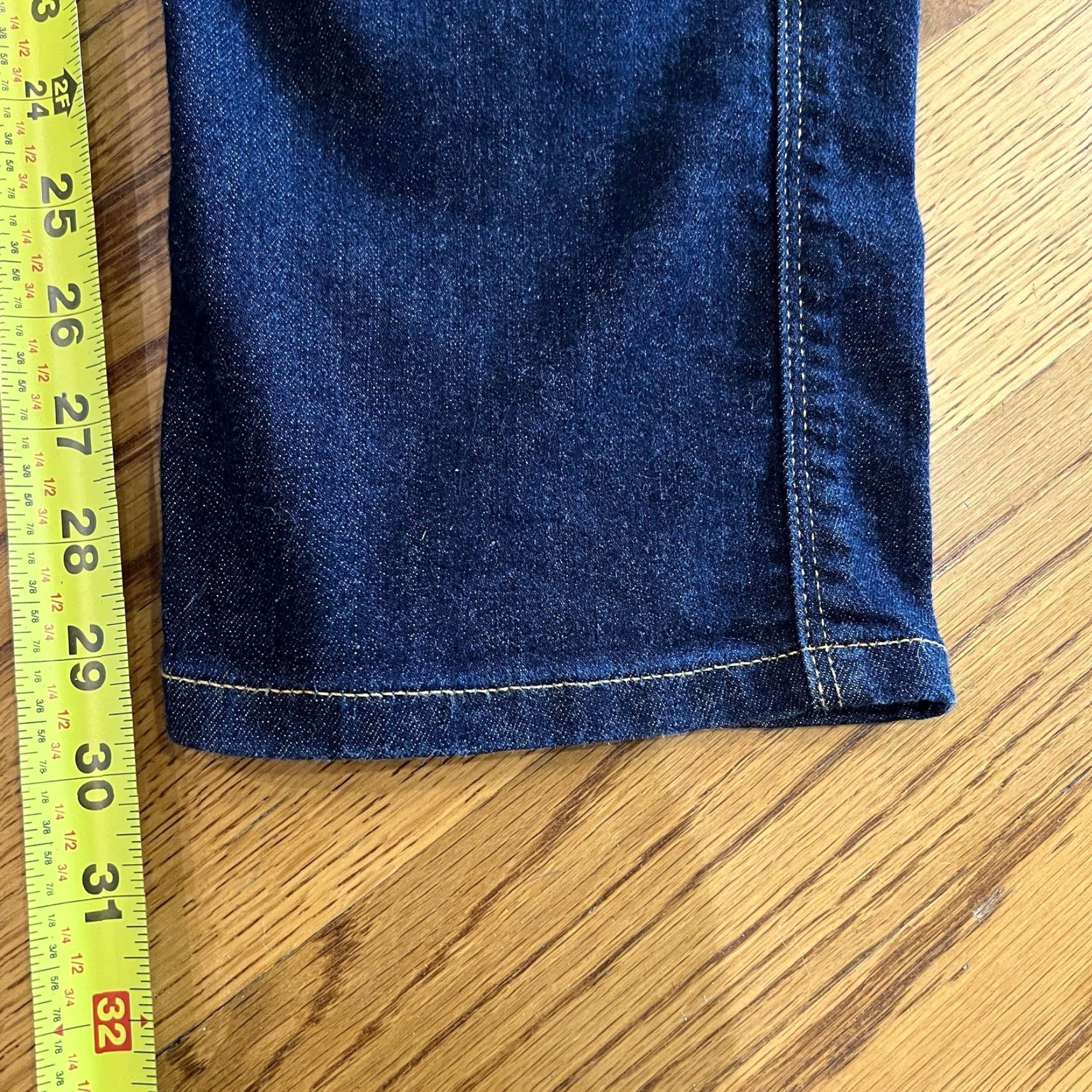 Vintage DU/ER L2X Relaxed Taper Dark Wash Jeans 33x30 Mens 5-Pocket Denim Blue Slimming City Hipster USA Size US 33 - 6 Thumbnail
