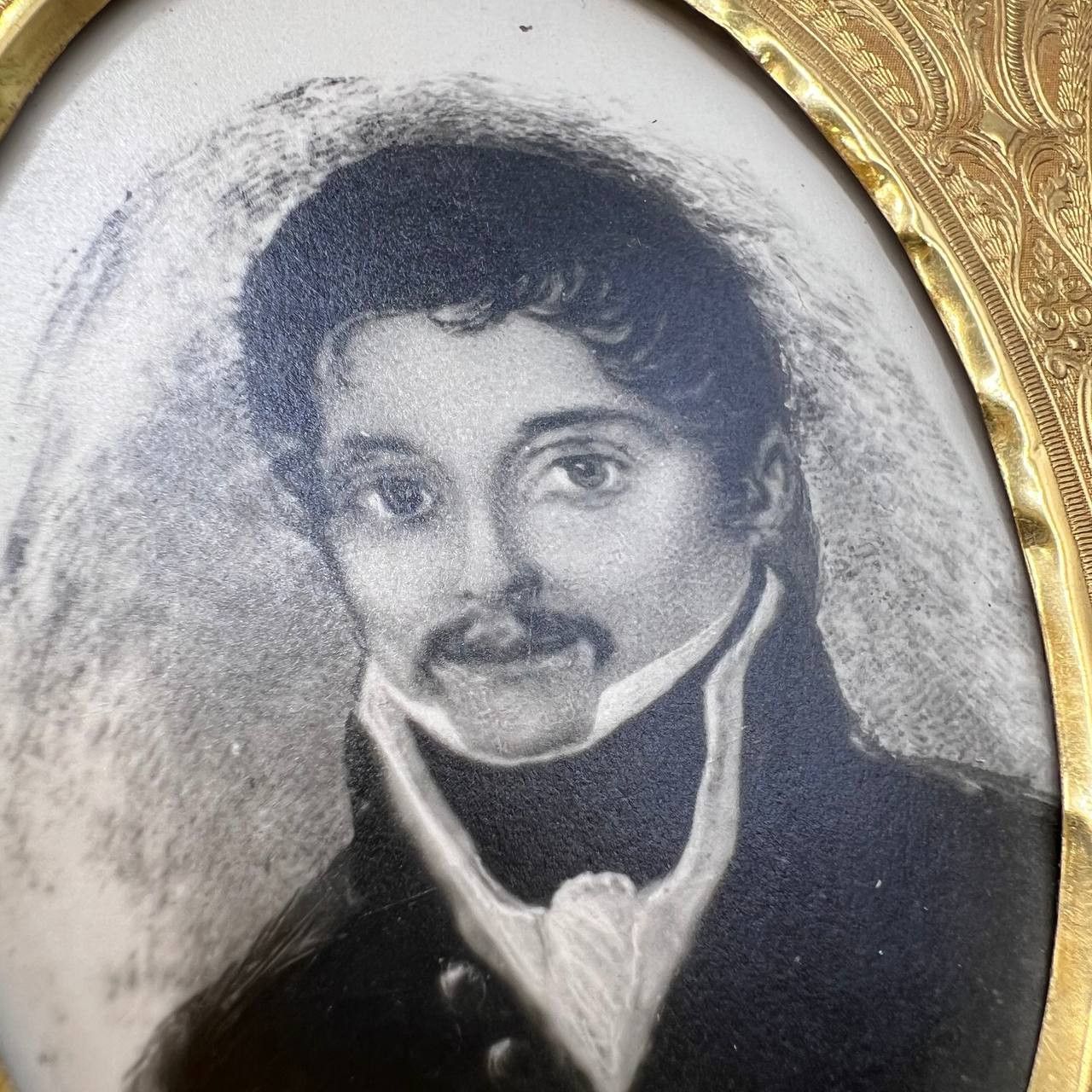 Other Antique Victorian Style Photo Gilded Metal Portrait Frame Size ONE SIZE - 6 Thumbnail
