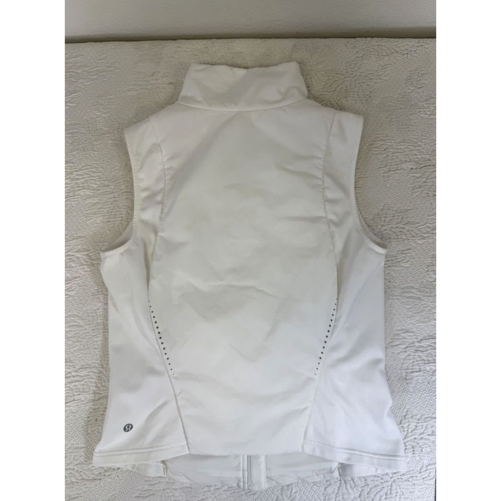 Lululemon Lululemon Vest White Size 10 Full Zip & Pockets Womens Jacket Basic Vest Size L / US 10 / IT 46 - 2 Thumbnail