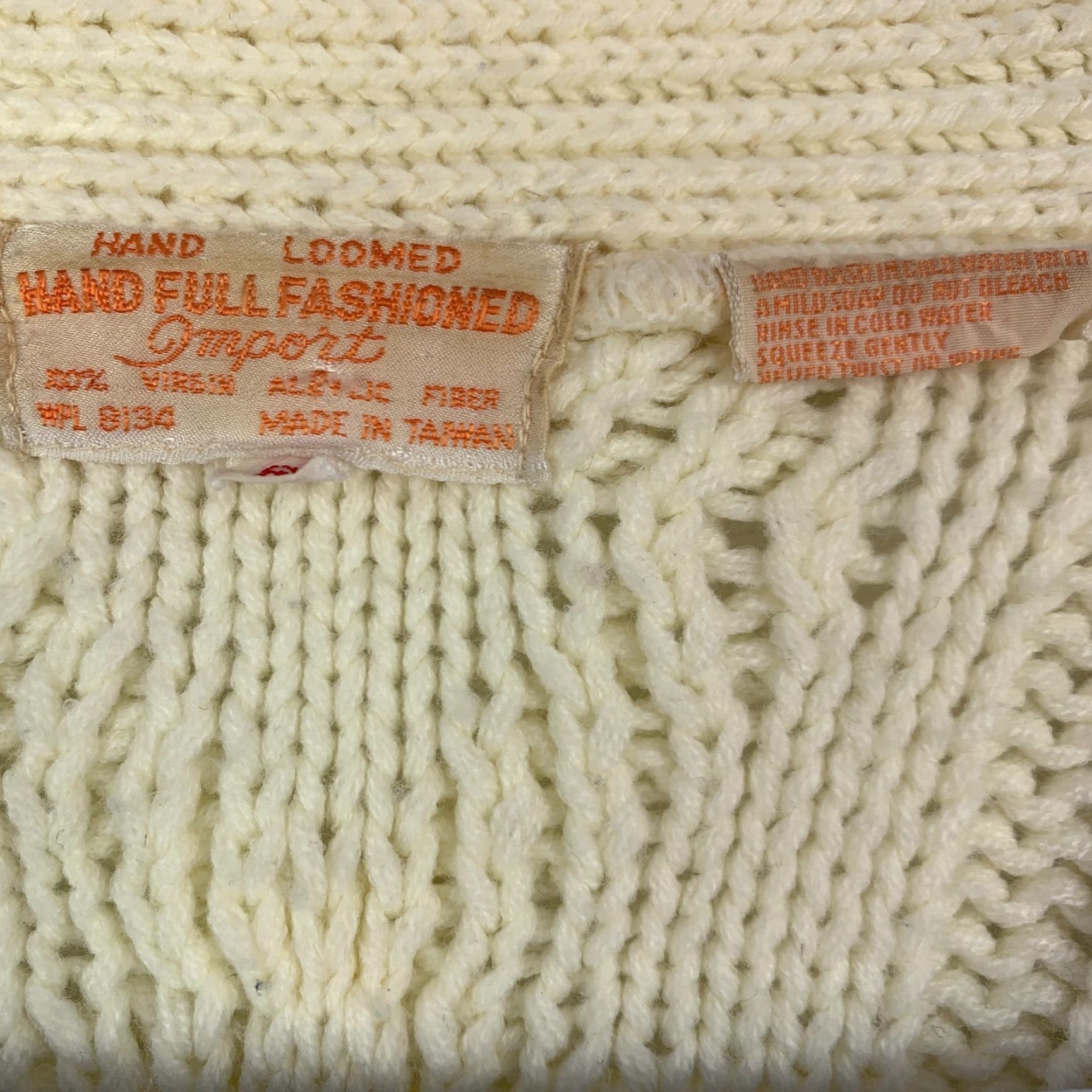 Vintage Vintage Hand Loomed Cream Cable Knit Thick Vee Cardigan Womens Small Knit 60s Style Academia Mens Womens Boys Girls Size S / US 4 / IT 40 - 5 Thumbnail