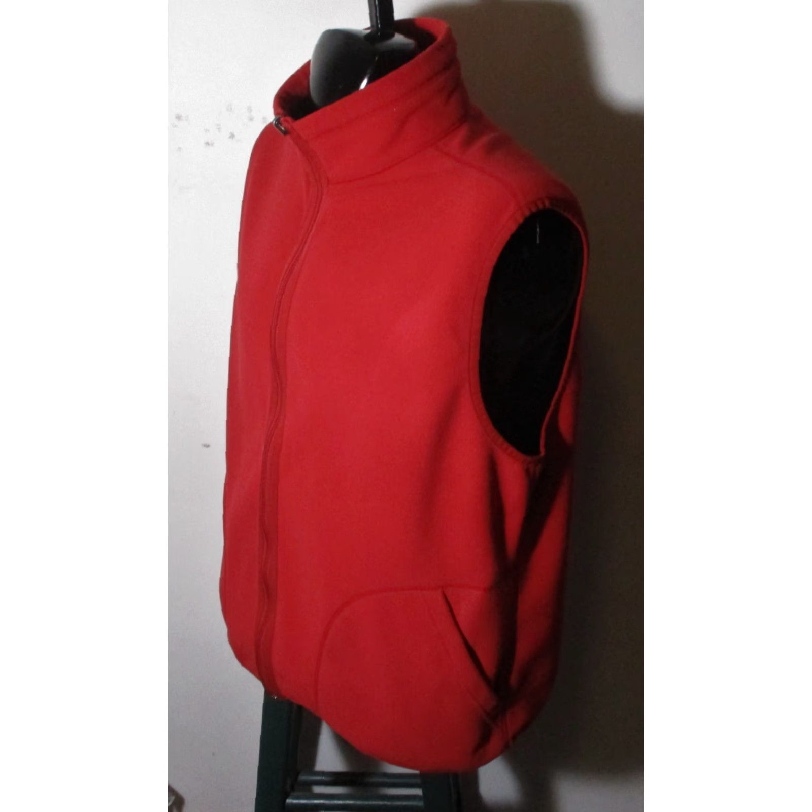 Vintage L.L. Bean Black & Red Full Zip Fleece Reversible Vest Men’s Size L Vest, Full Zip, Reversible, Fleece, Black & Red, Size L, Men Size US L / EU 52-54 / 3 - 7 Thumbnail