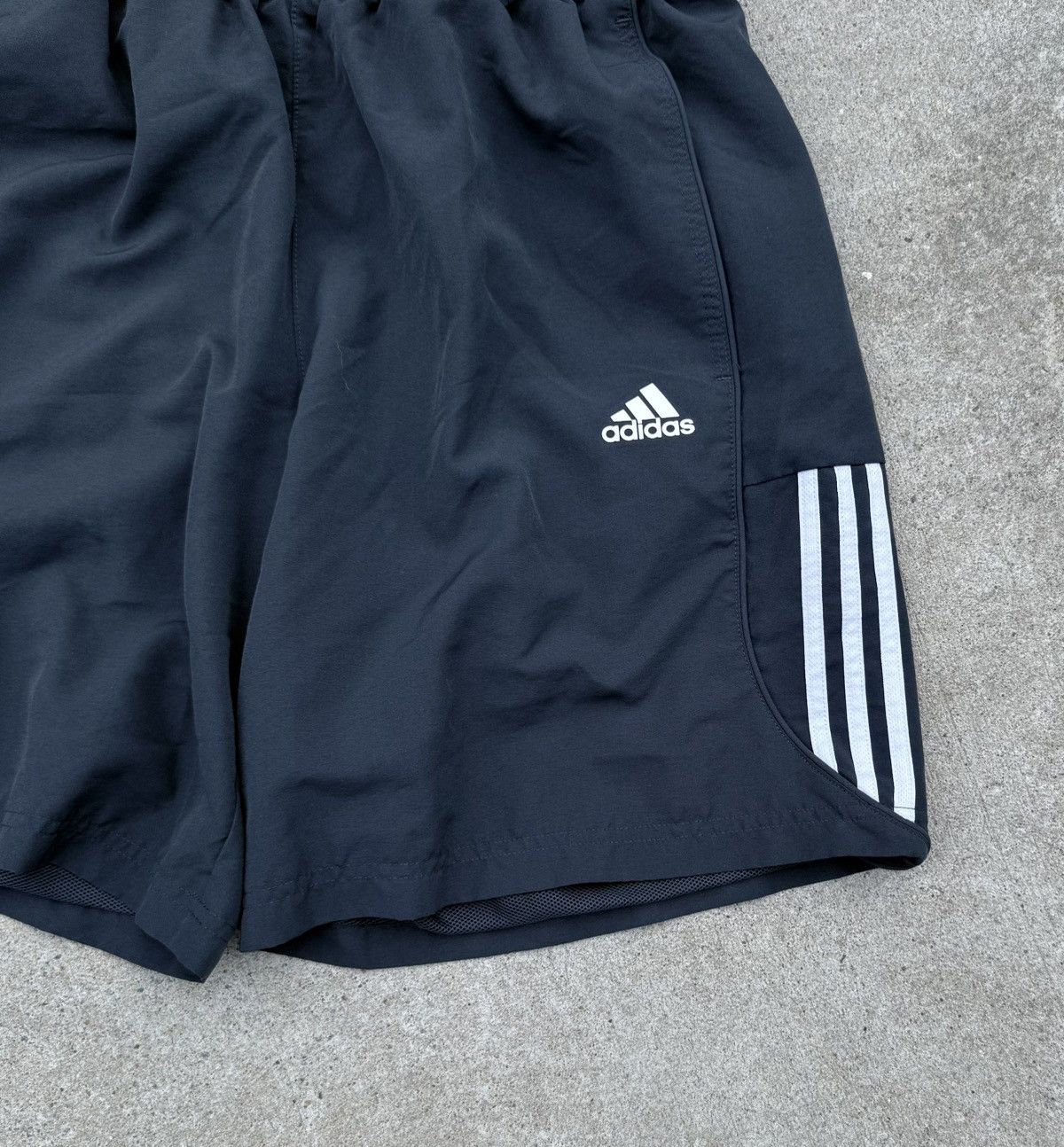 Adidas Vintage adidas Y2K streetwear buggy wide oversized shorts Size US 33 - 5 Thumbnail