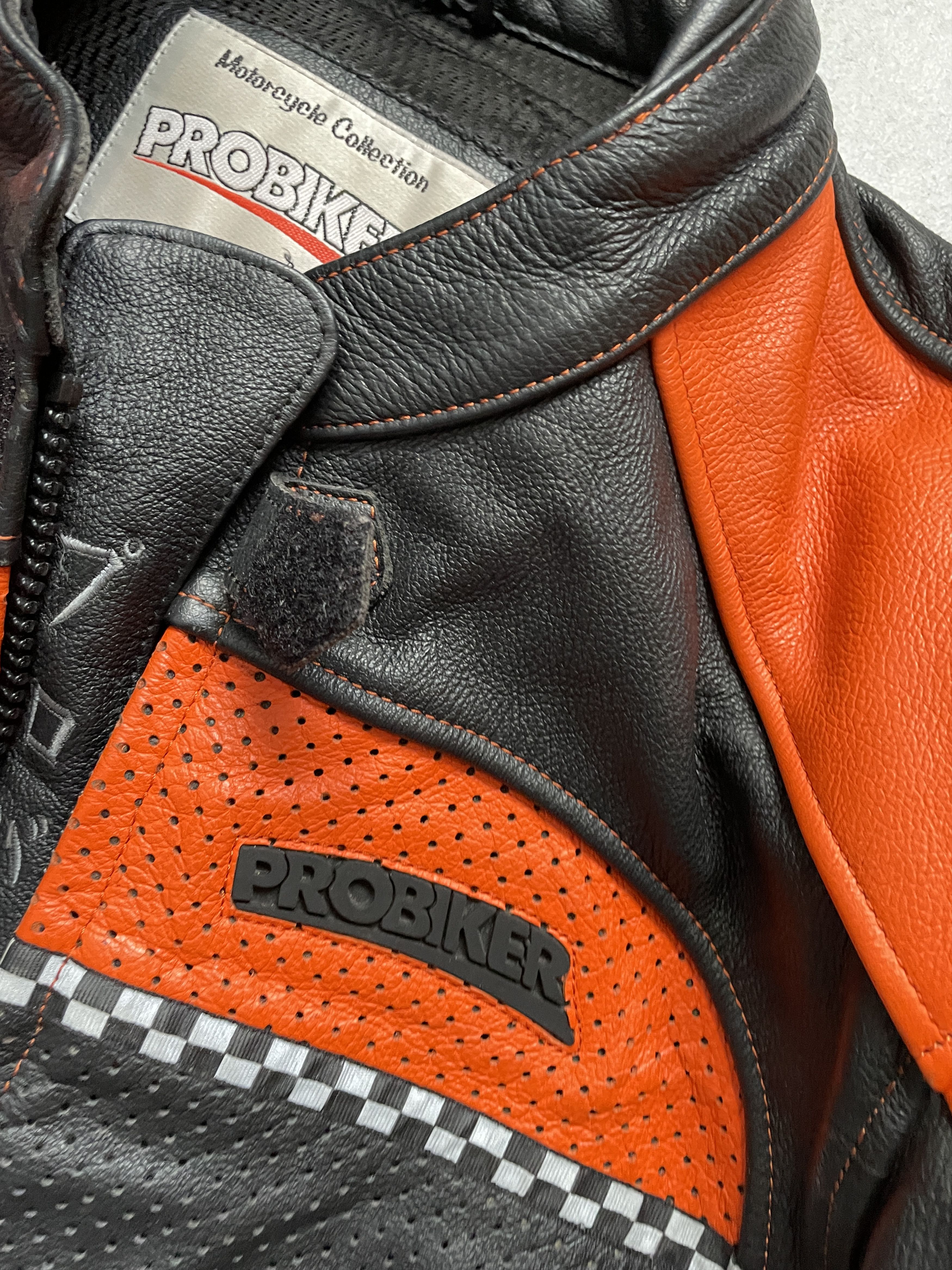 Vintage VINTAGE RACING BLACK ORANGE LEATHER CROPPED MOTOSPORT JACKET Size US M / EU 48-50 / 2 - 3 Thumbnail