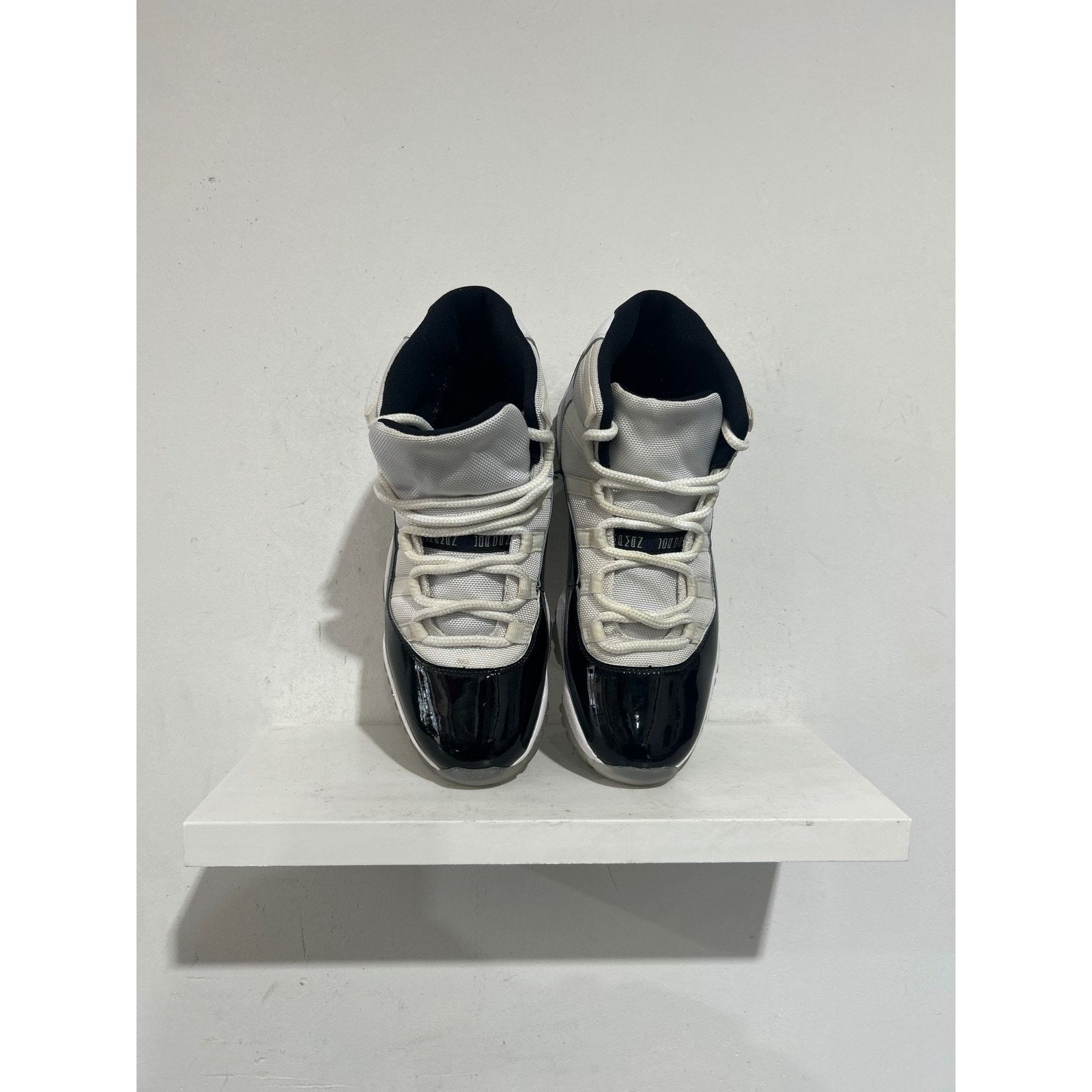 Nike JORDAN 11 RETRO CONCORD 2018 SIZE 10 PREOWNED Size US 10 / EU 43 - 2 Thumbnail