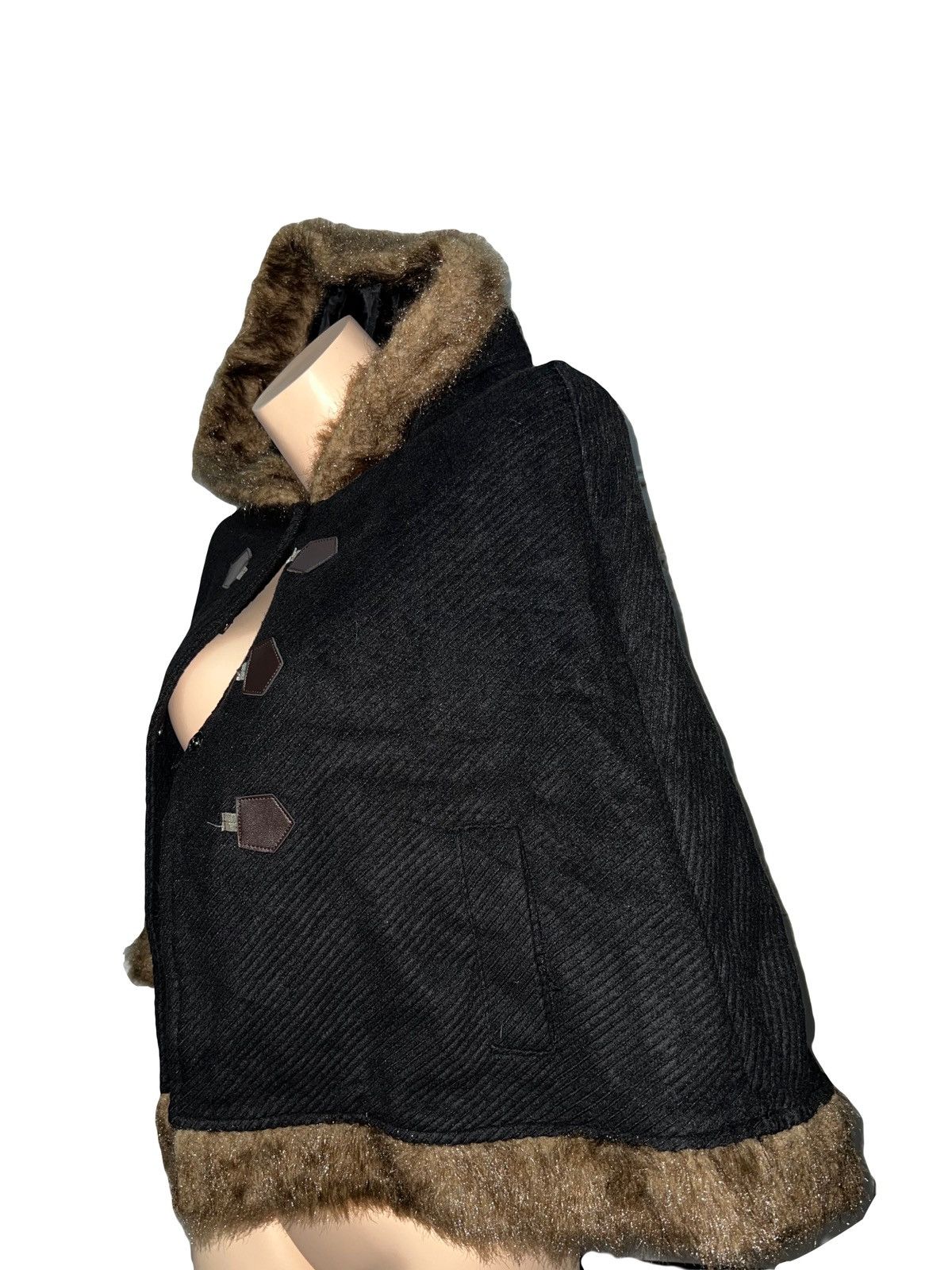 Japanese Brand Winter cape with fur hem 🖤🧛🏻‍♀️ Size S / US 4 / IT 40 - 3 Thumbnail