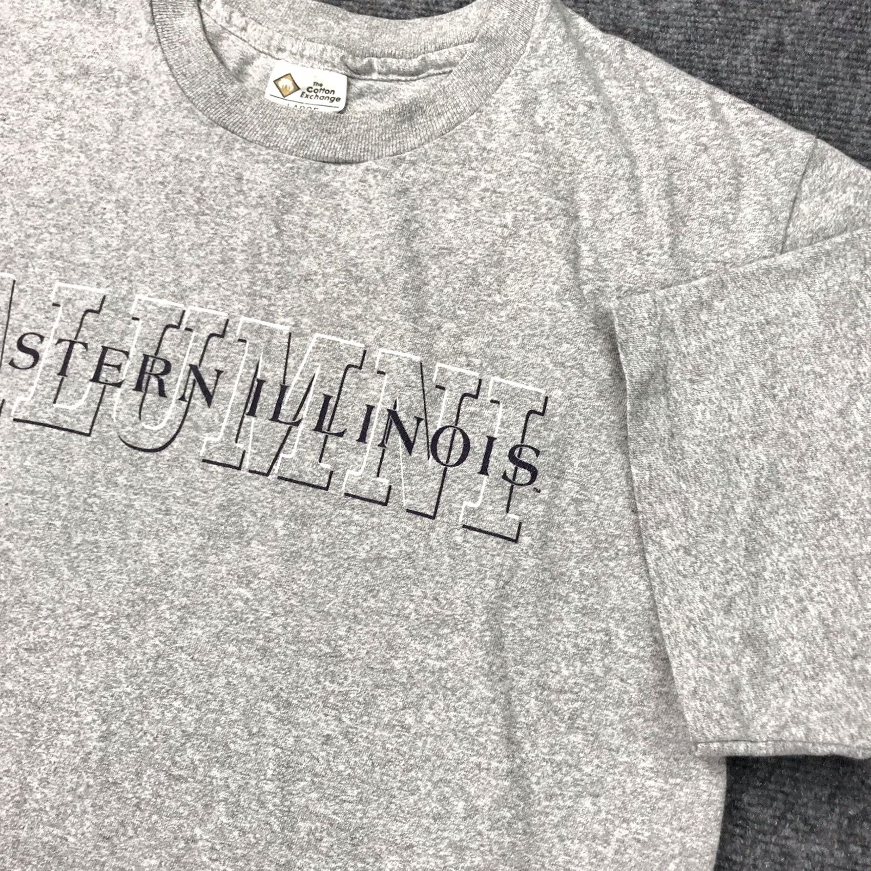 Vintage VINTAGE Eastern Illinois Alumni Graphic T-Shirt Unisex Adults Large Gray Cotton Rayon Single stitch Crew Neck 90s Logo B Size US L / EU 52-54 / 3 - 4 Thumbnail
