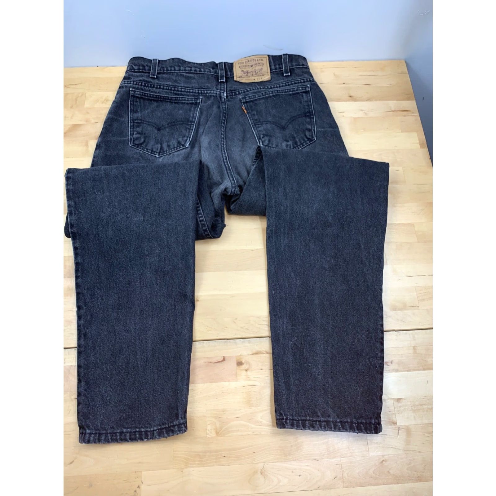 Levi's VINTAGE Levi's 550 Jeans Mens Tapered Leg 33x32 Black 90s Orange Tab Relaxed Fit 36 Waist Cotton Denim Size US 33 - 4 Thumbnail