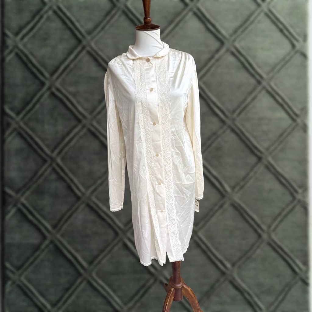 Vintage VINTAGE Nancy King Robe Women M White Nylon Lace Satin Cottagecore 70s 80s Bridal Size ONE SIZE - 1 Thumbnail
