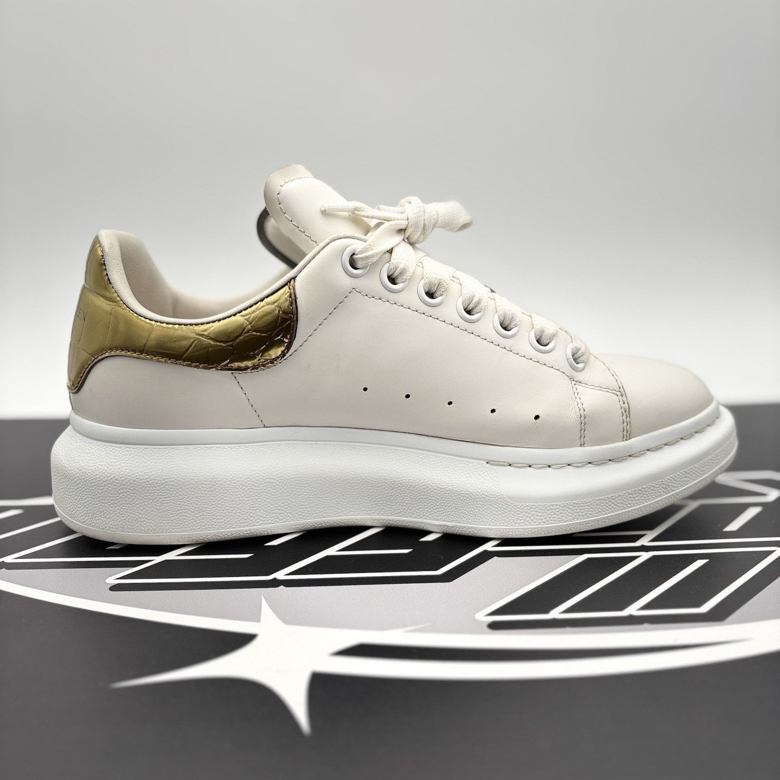 Alexander McQueen Alexander McQueen Oversized ' Gold Crocodile ' | GOOD COND! Size US 8 / EU 41 - 13 Thumbnail