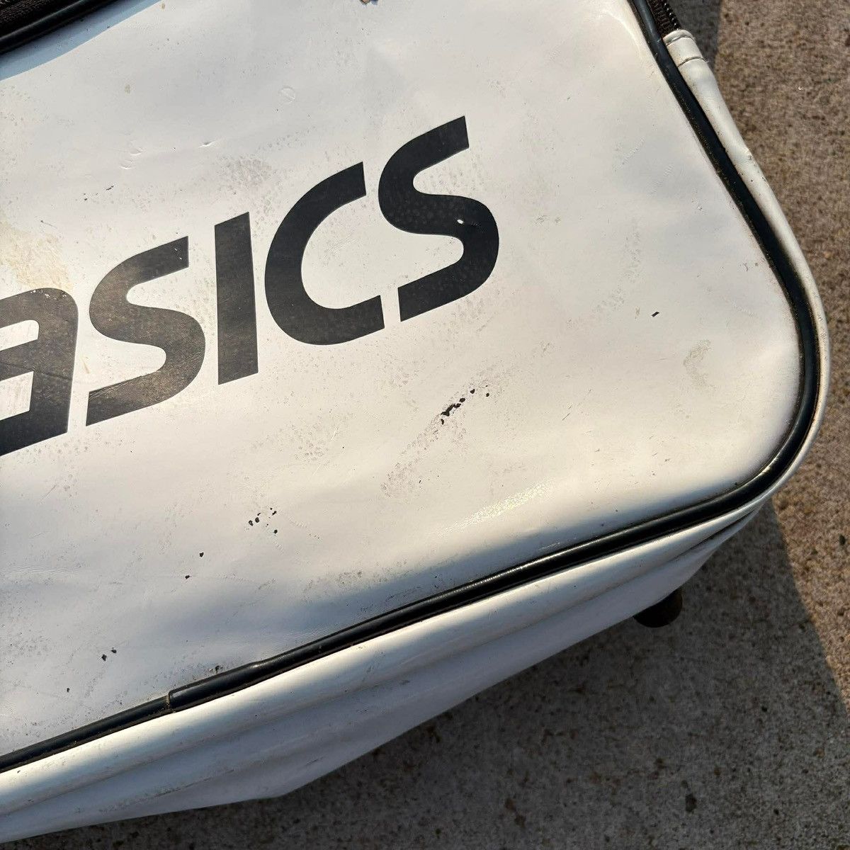 Asics ASICS White Shoulder Bag / Sport Crossbody / Logo Print Size 34 - 10 Thumbnail