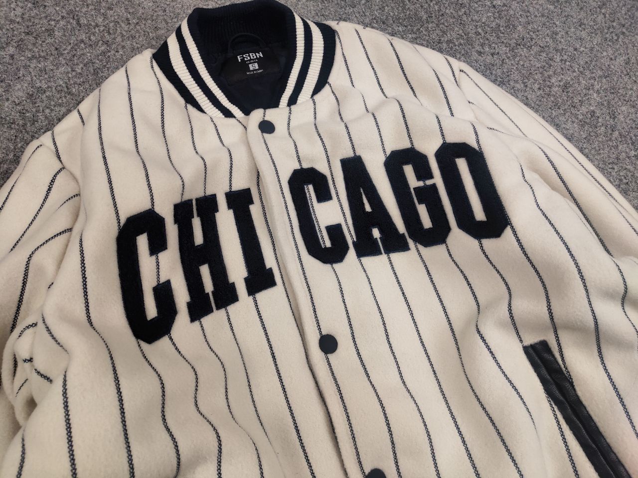 Other Vintage Chicago USA Champions Logo Patch Beige Bomber Jacket Size US S / EU 44-46 / 1 - 11 Thumbnail