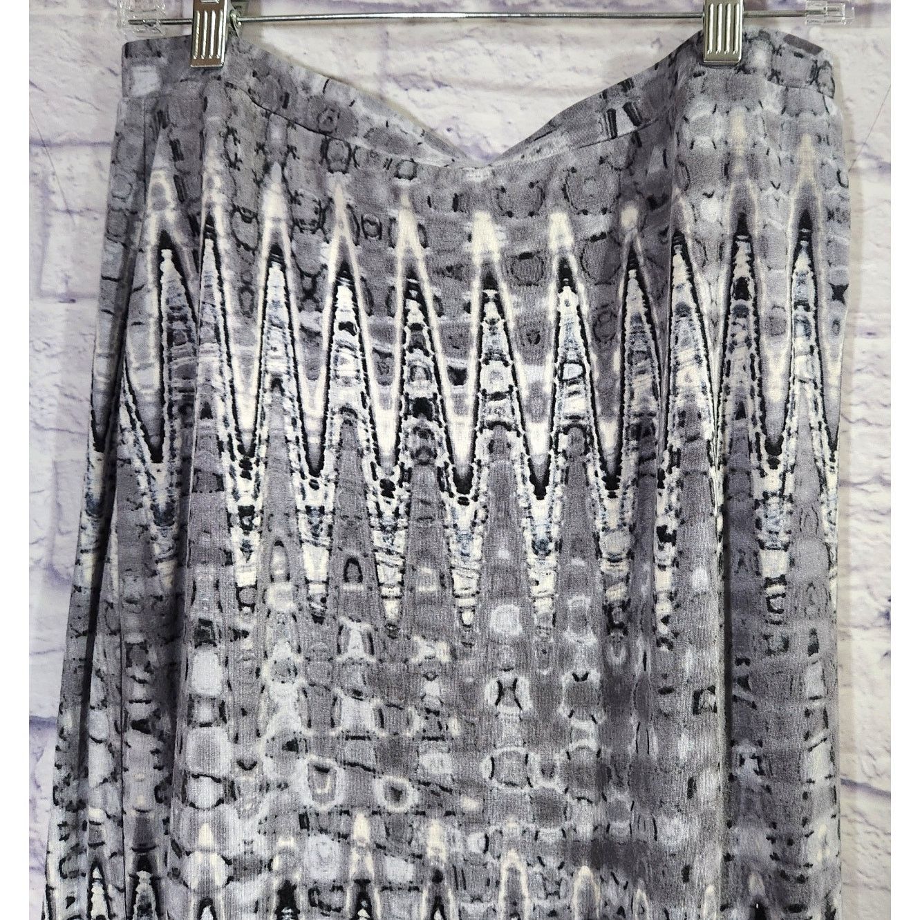 Other Matty M Gray White Pattern Pencil Mid Skirt Large Lined Size 32" / US 10 / IT 46 - 2 Thumbnail