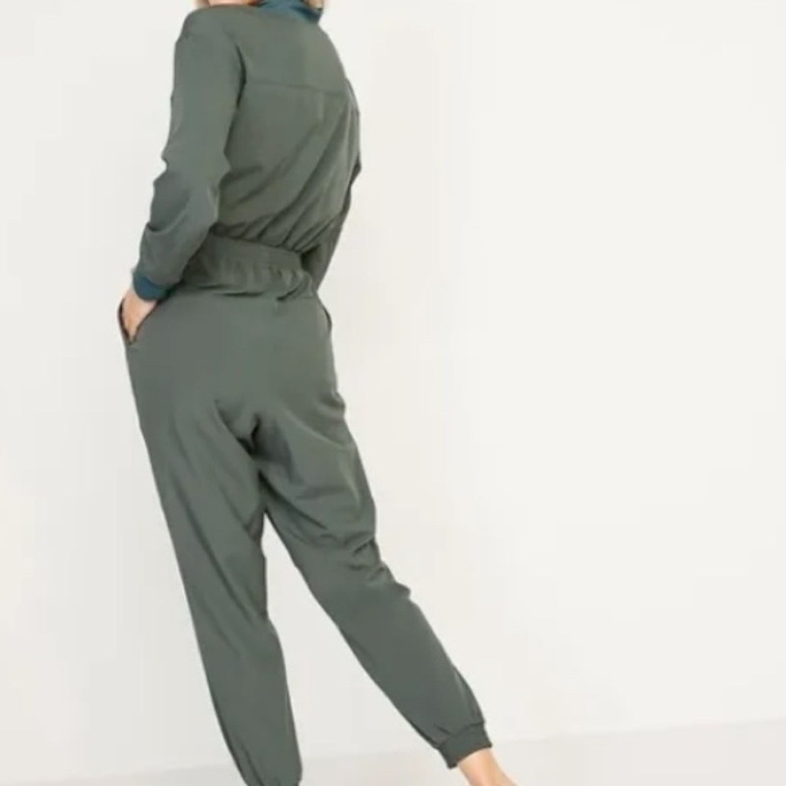 Old Navy Old Navy Active StretchTech Utility Cropped Jumpsuit 3X NWTs Size 42" / US 20 - 4 Thumbnail