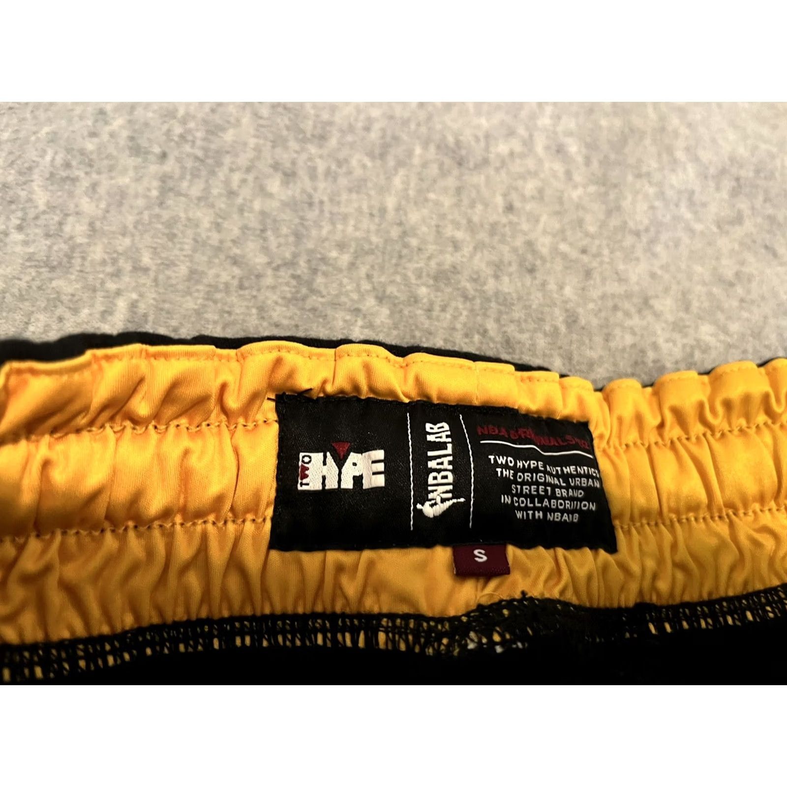 Vintage TWO HYPE Los Angeles Lakers Jogger Pants Mens Small Black Comfort Elastic Waist Pockets Basketball Gym Running 90s Lakers Theme Size US 29 - 3 Thumbnail