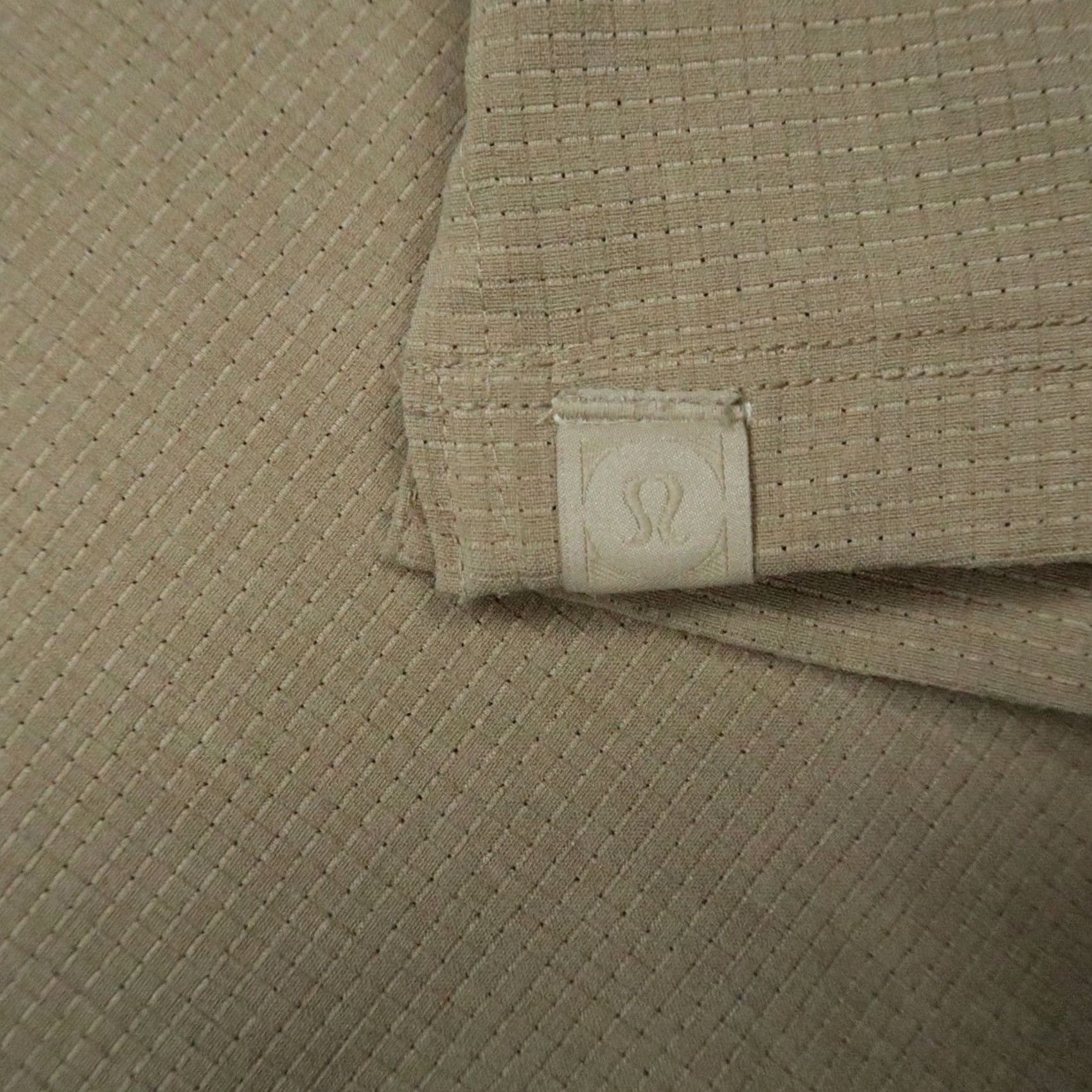 Lululemon Lululemon Shirt Mens XL Beige Ventlight Snap Short Sleeve Button-Up Pockets Moisture Wicking Casual Travel Size US XL / EU 56 / 4 - 3 Thumbnail