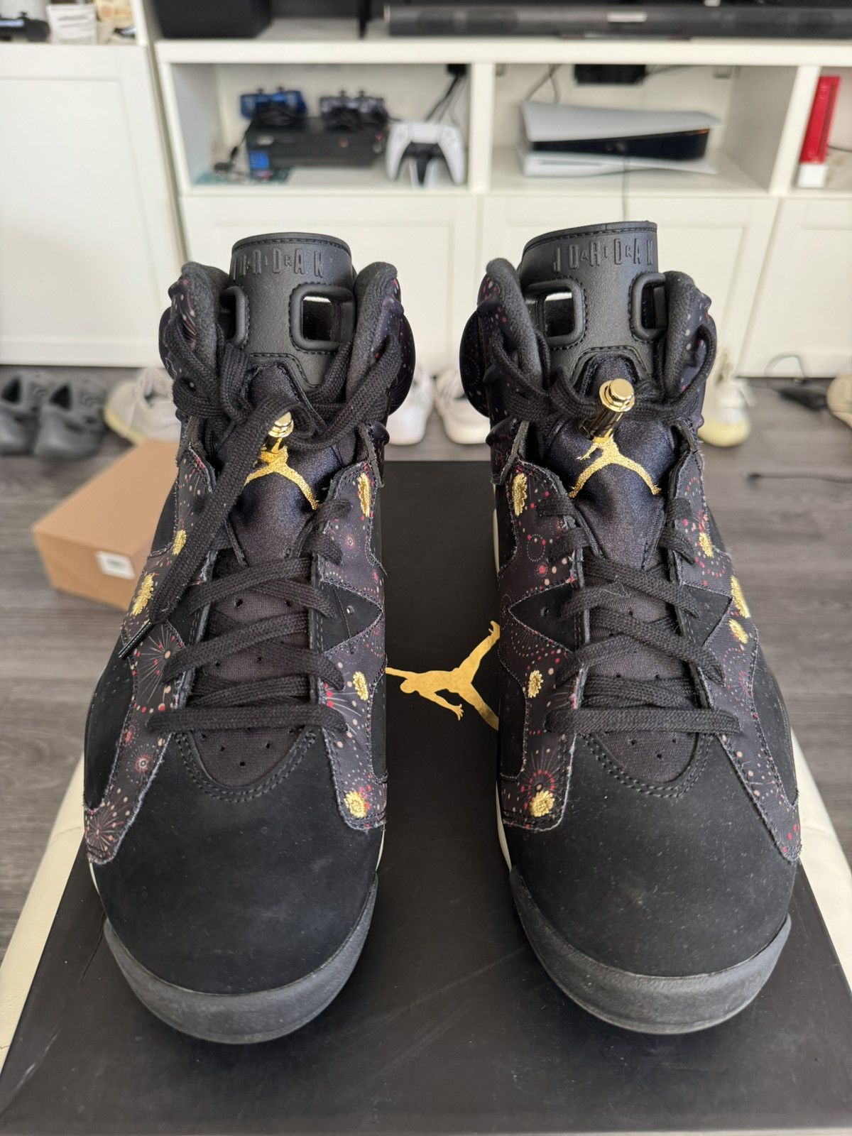 Nike Jordan 6 retro “Chinese New Year” Size US 10.5 / EU 43-44 - 2 Thumbnail