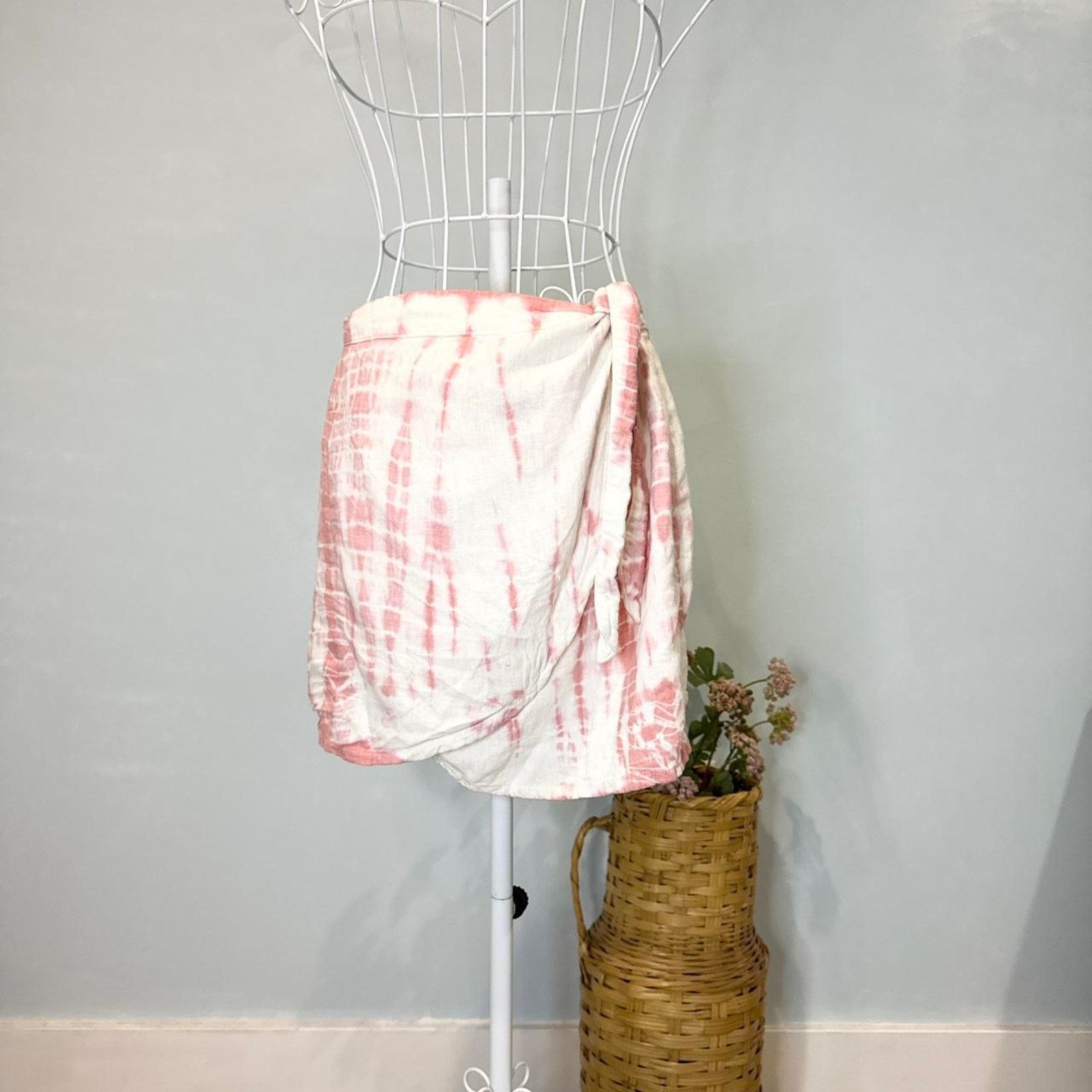 Free People free people ‘Rosie’ tie dye pink and white sarong wrap skirt Size 26" / US 2 / IT 38 - 1 Thumbnail