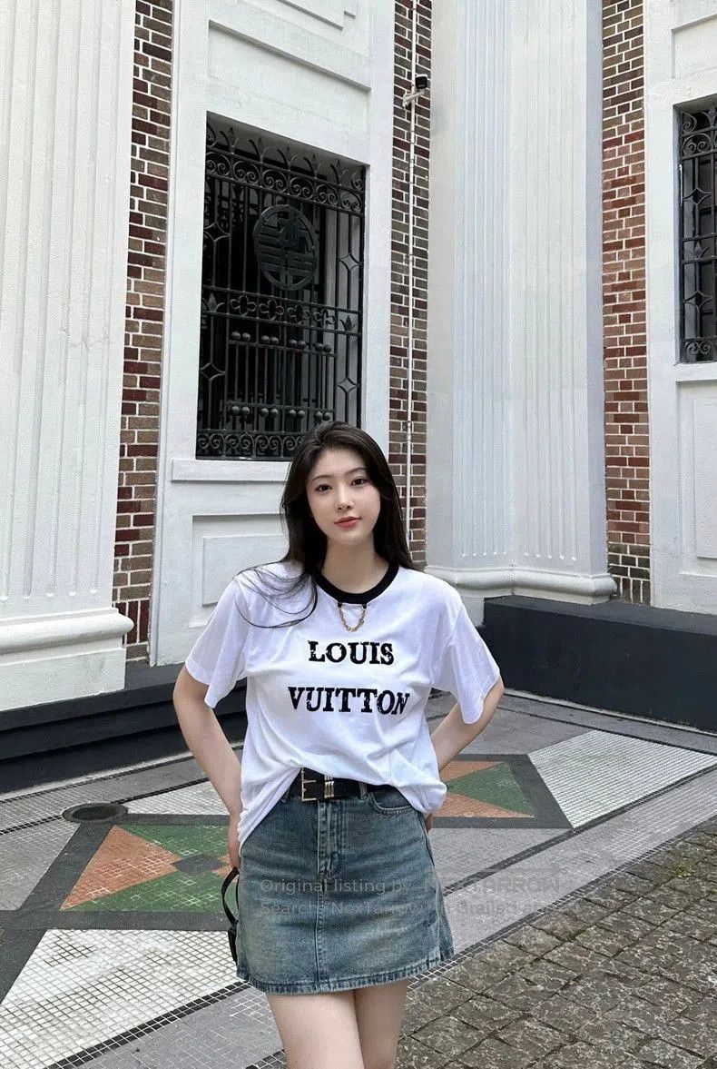 Louis Vuitton Louis Vuitton LV Logo Print Crewneck Tee. Size US XS / EU 42 / 0 - 1 Thumbnail