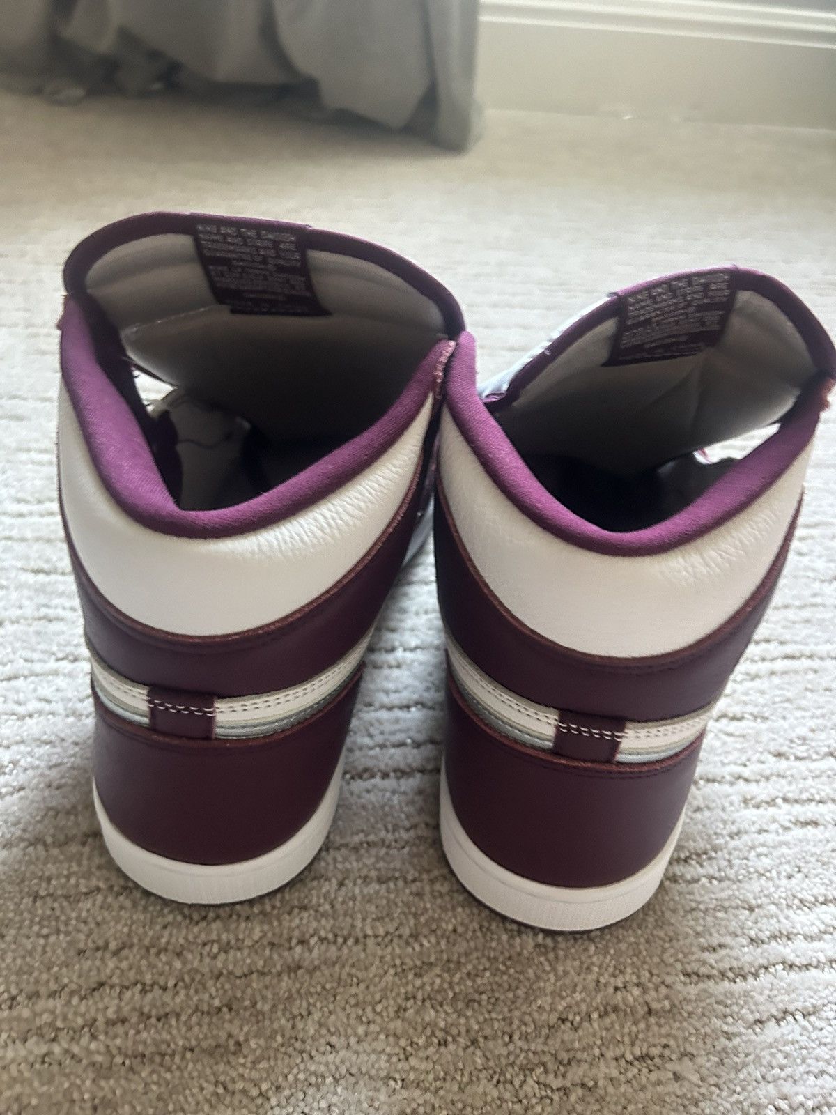 Jordan Brand Jordan 1 Retro High OG Bordeaux Size US 11 / EU 44 - 4 Thumbnail