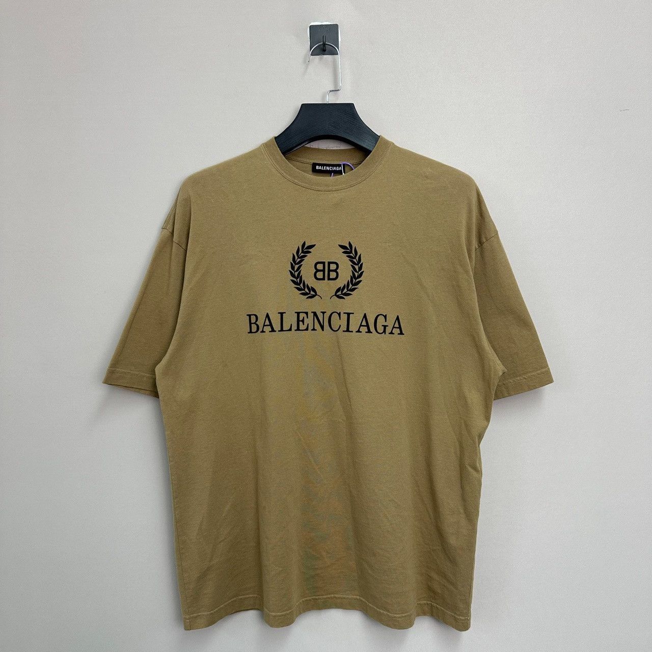 Balenciaga khaki short sleeve t-shirt by balenciaga Size US S / EU 44-46 / 1 - 1 Thumbnail
