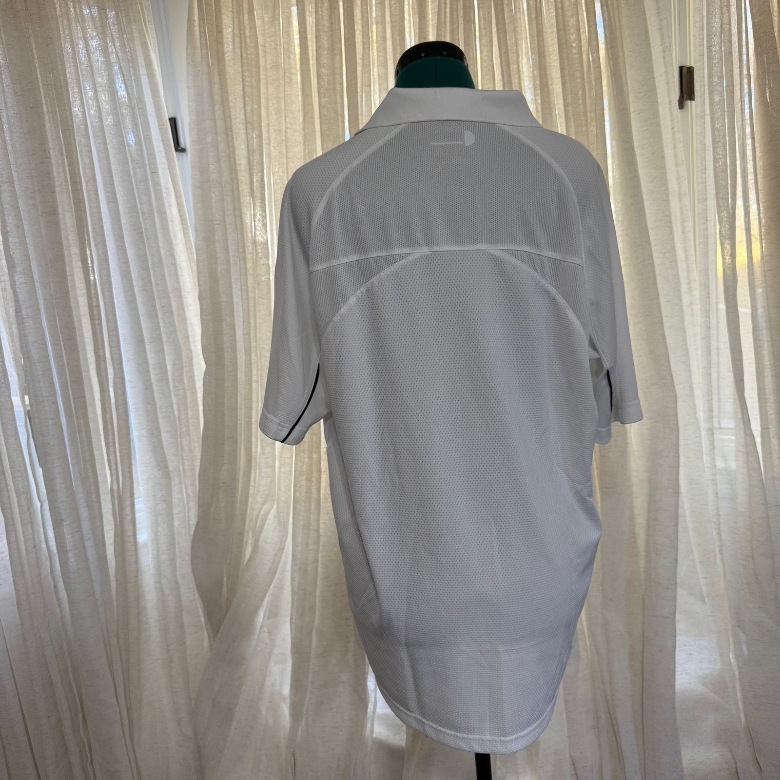 Izod IZOD XFG White Performance Golf Polo with Navy Trim | Sz L Size US L / EU 52-54 / 3 - 4 Thumbnail