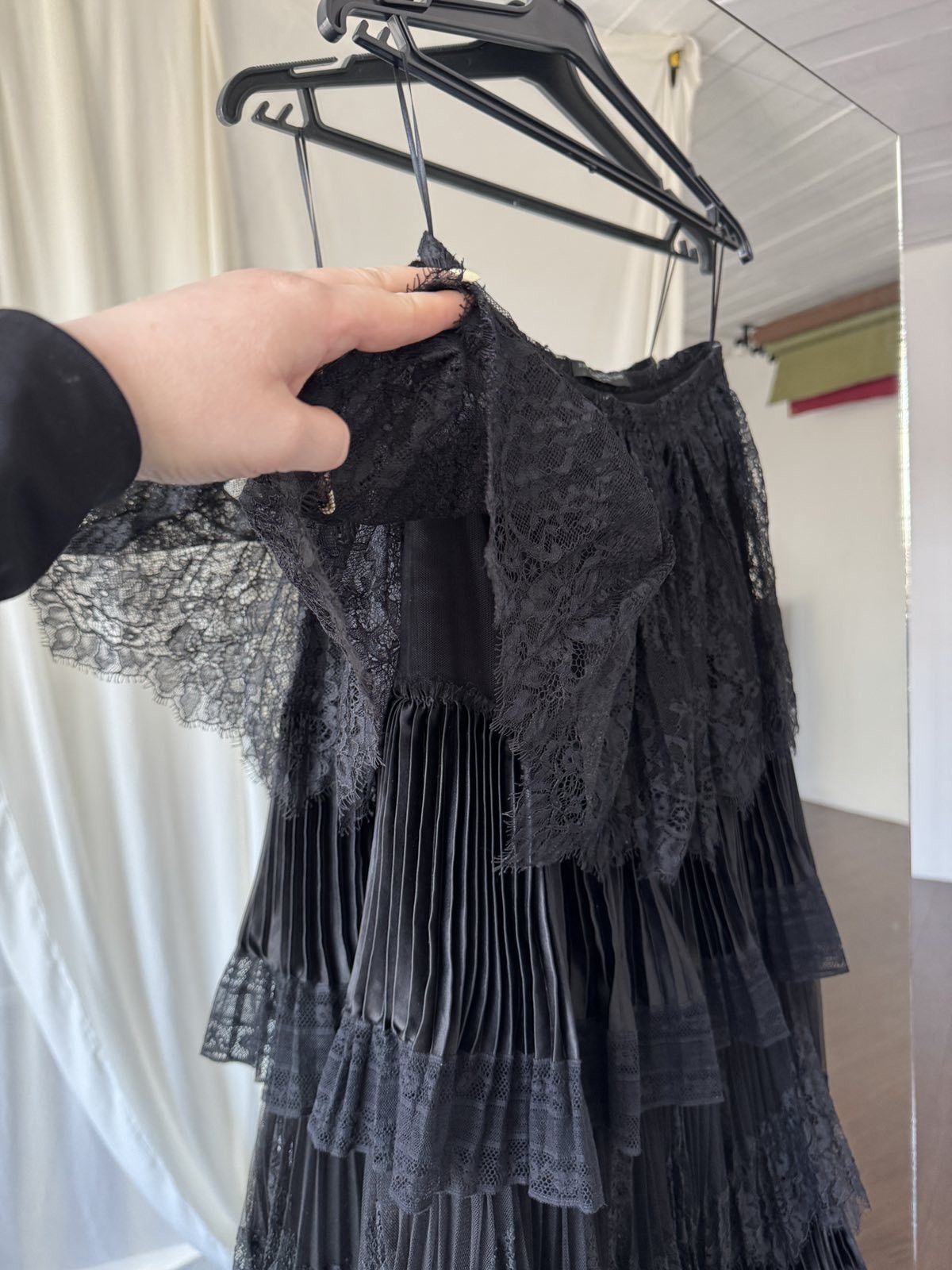 Ermanno Scervino Rare Ermanno Scervino Black embroidered Floral Skirt Sz 40 Size 40" / US 18 - 5 Thumbnail