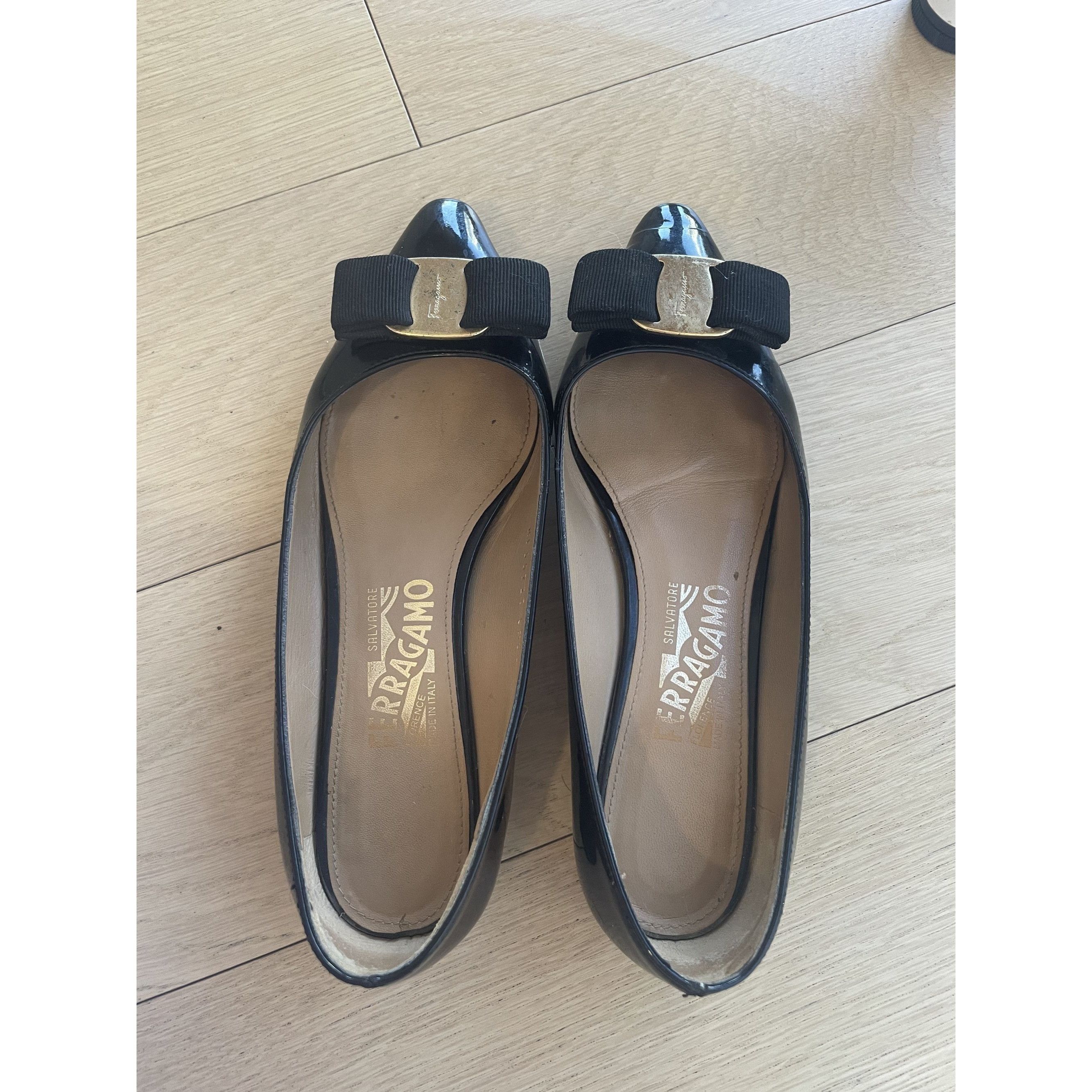 Salvatore Ferragamo Ferragamo Black Patent Leather Vara Bow Pumps Size 7.5 Size US 7 / IT 37 - 1 Thumbnail
