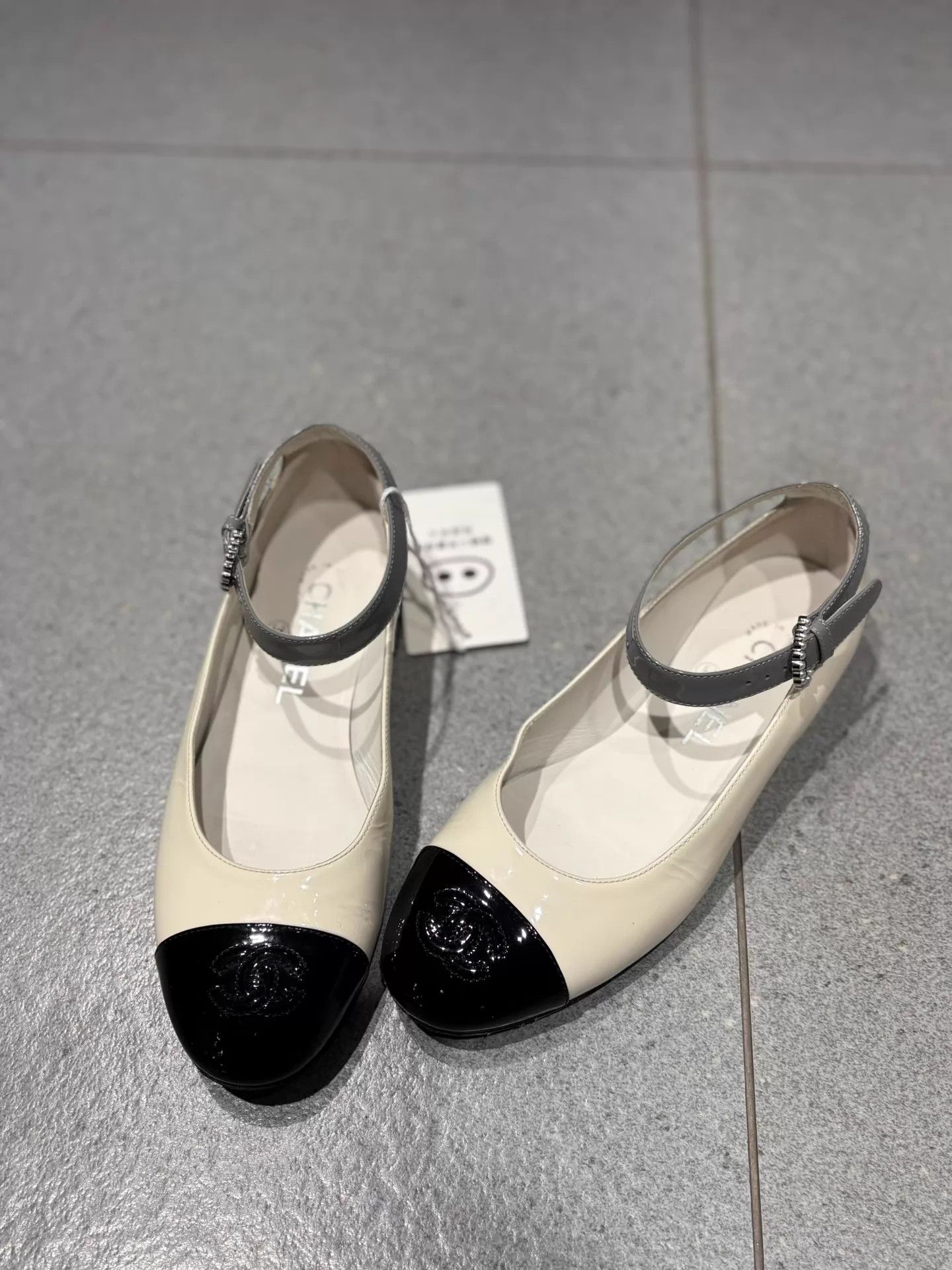 Chanel Chanel 24 Patent Leather Pearl-Button Mary Janes 98N 35.5EU Size US 4.5 / IT 34.5 - 1 Thumbnail