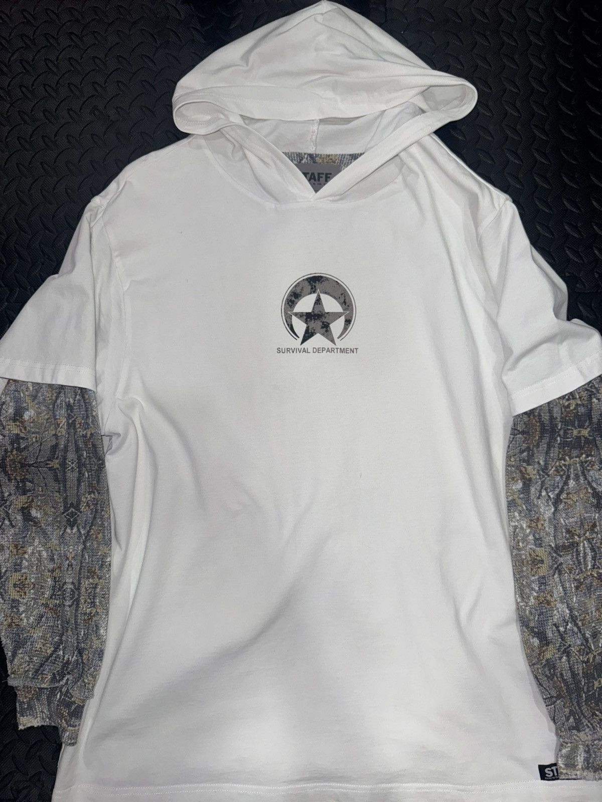 STAFFWORKFORCE SURVIVAL CAMP HOODED TEE